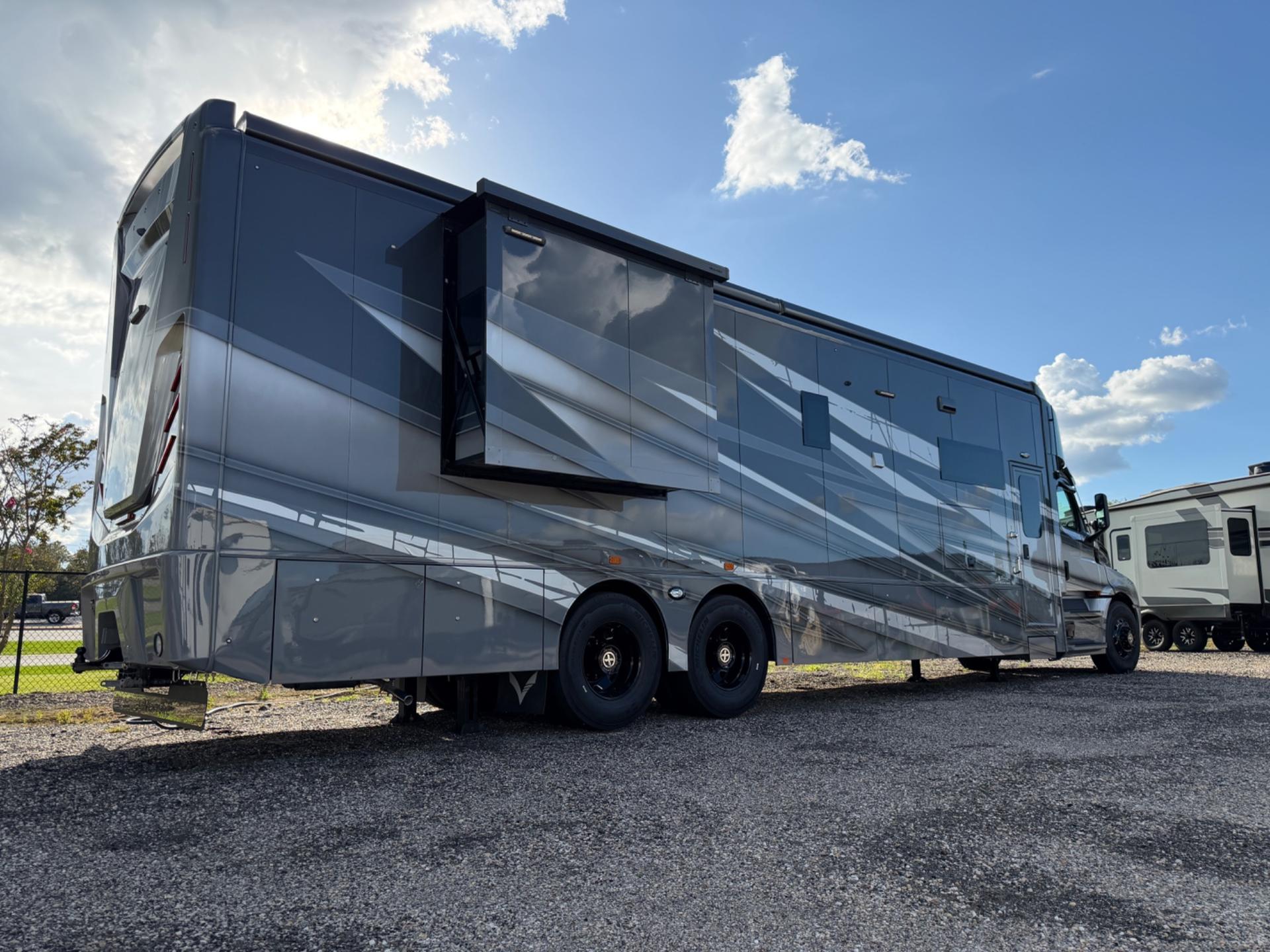 2027 ShowHauler 2027 ShowHauler Adventure - thumbnail 43