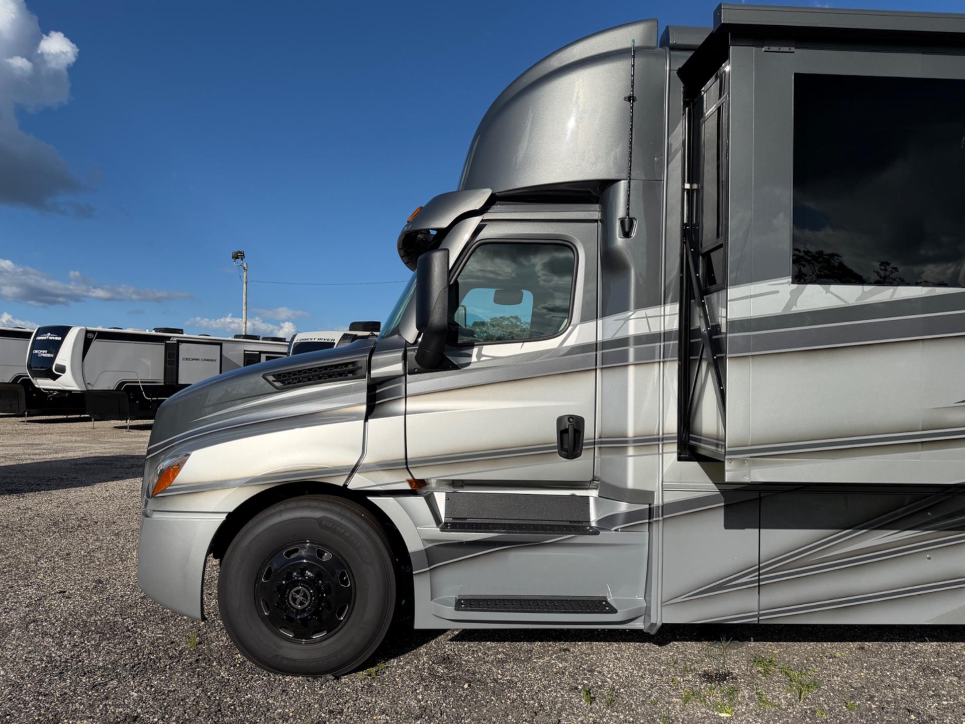 2027 ShowHauler 2027 ShowHauler Adventure - thumbnail 46
