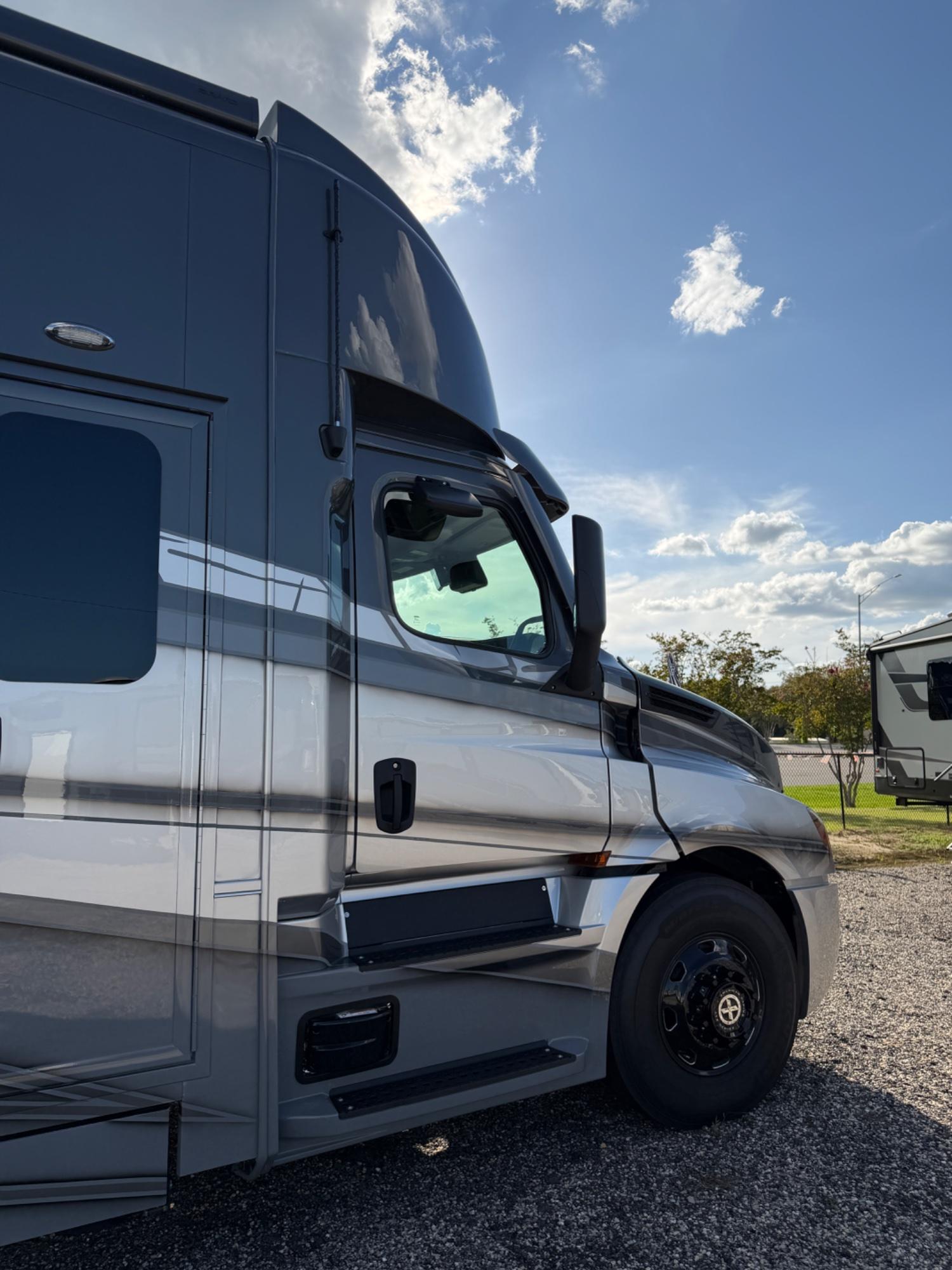 2027 ShowHauler 2027 ShowHauler Adventure - thumbnail 49