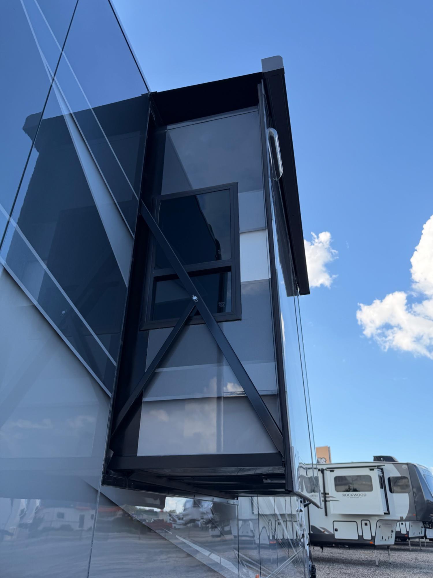 2027 ShowHauler 2027 ShowHauler Adventure - thumbnail 59