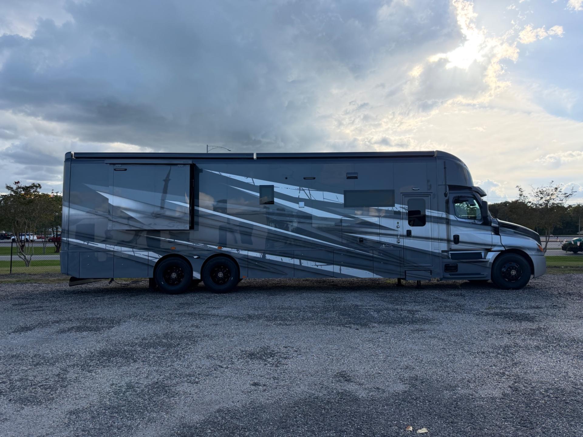 2027 ShowHauler 2027 ShowHauler Adventure - thumbnail 68