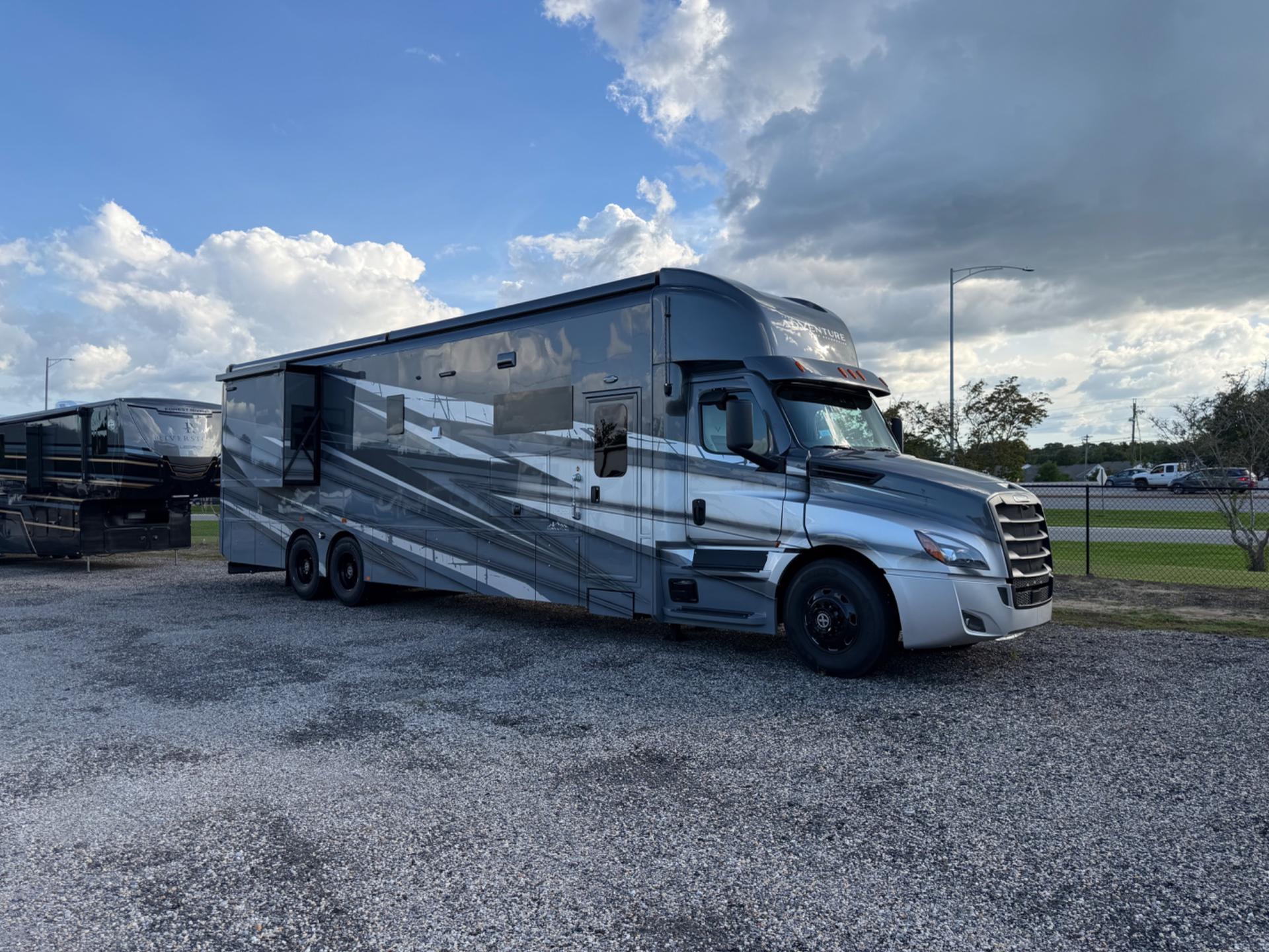 2027 ShowHauler 2027 ShowHauler Adventure - thumbnail 69