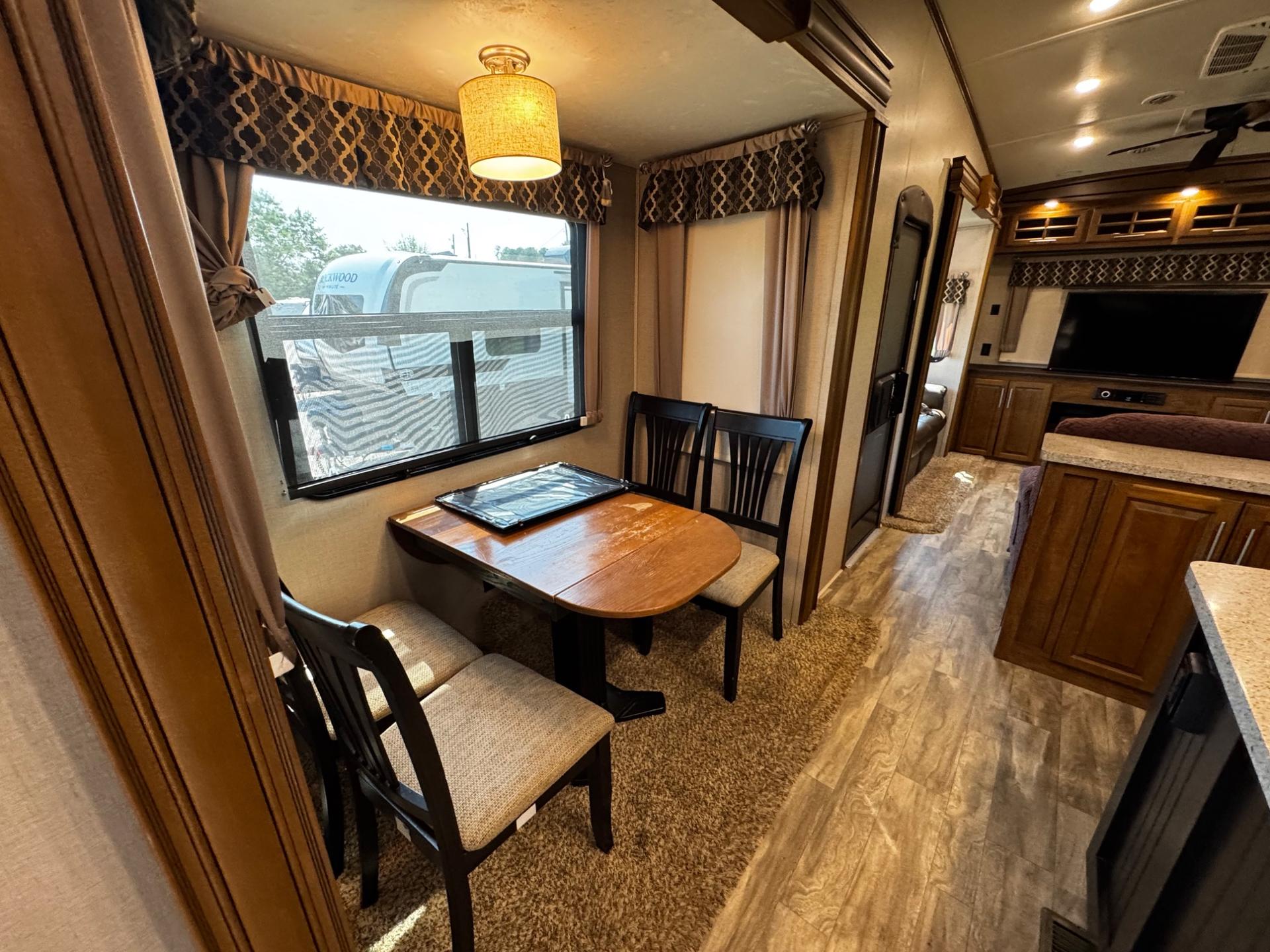 2019 Coachmen 2019 Coachmen Brookstone - thumbnail 4