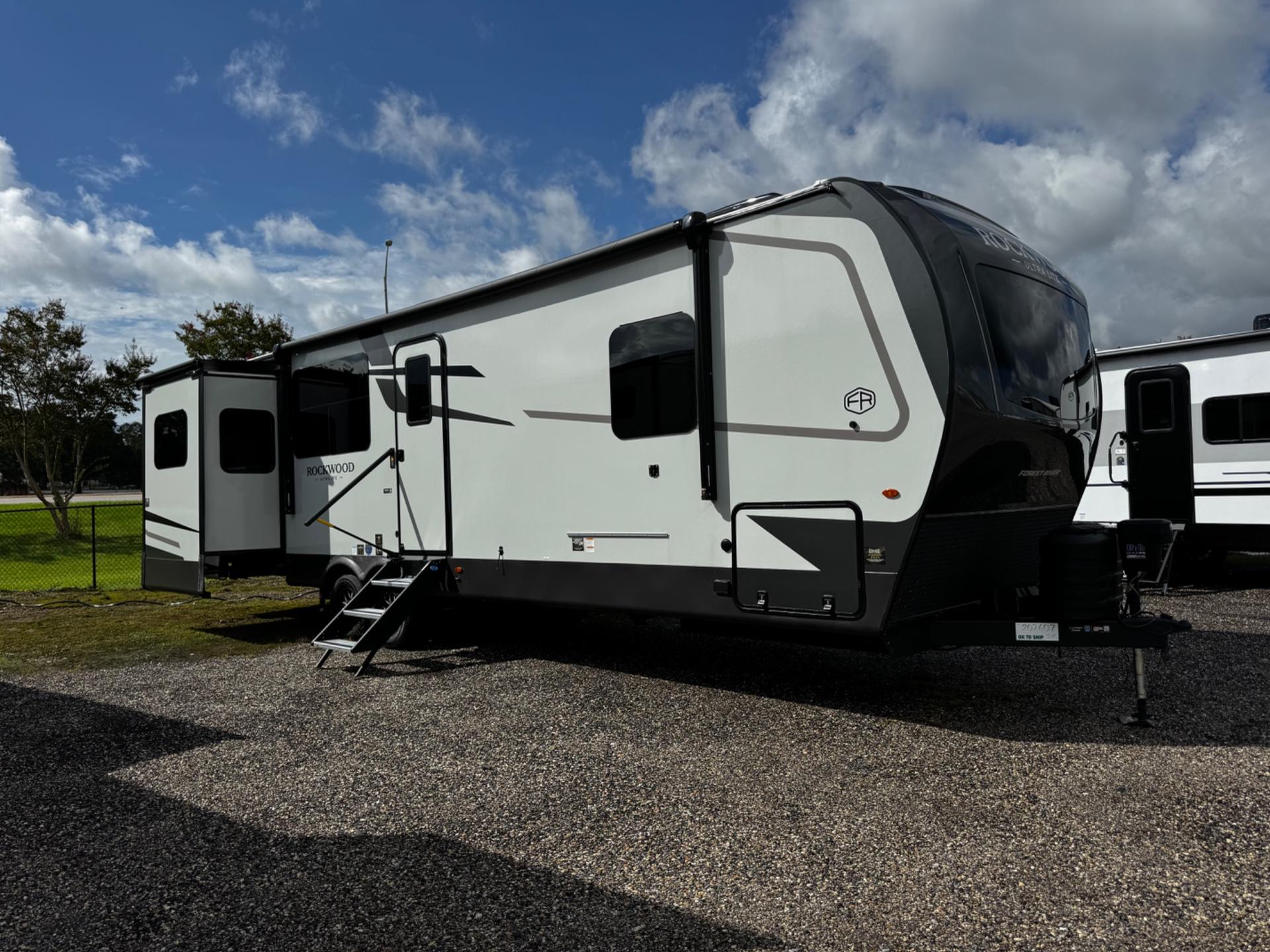 2027 Forest River Rockwood Ultra Lite 2921RL