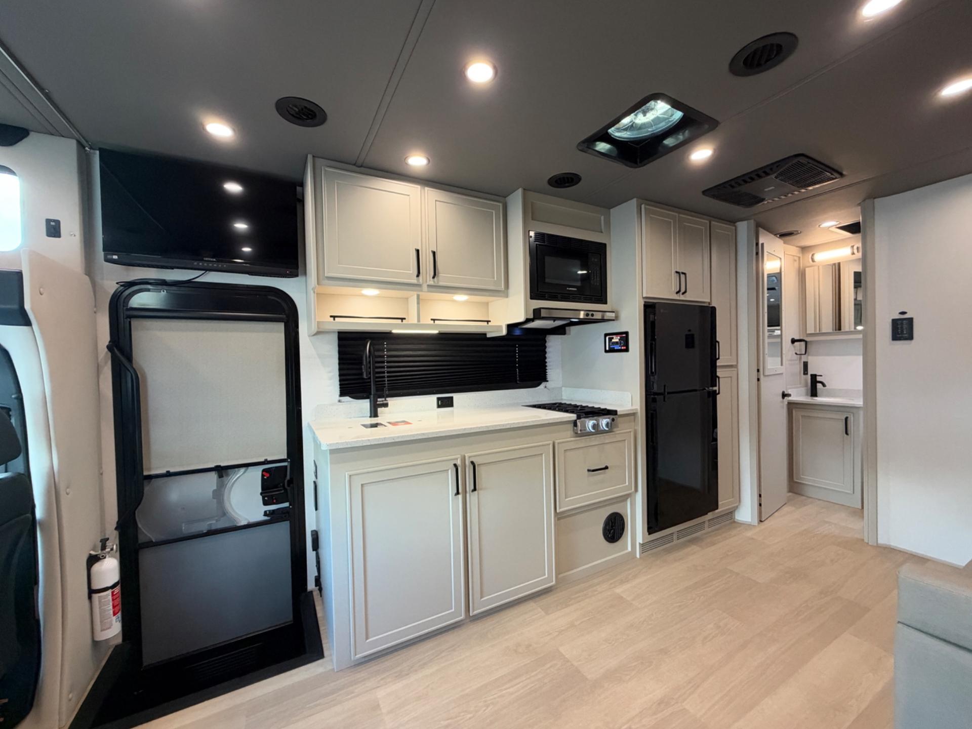 2027 Renegade RV 2027 Renegade RV Villagio - thumbnail 4