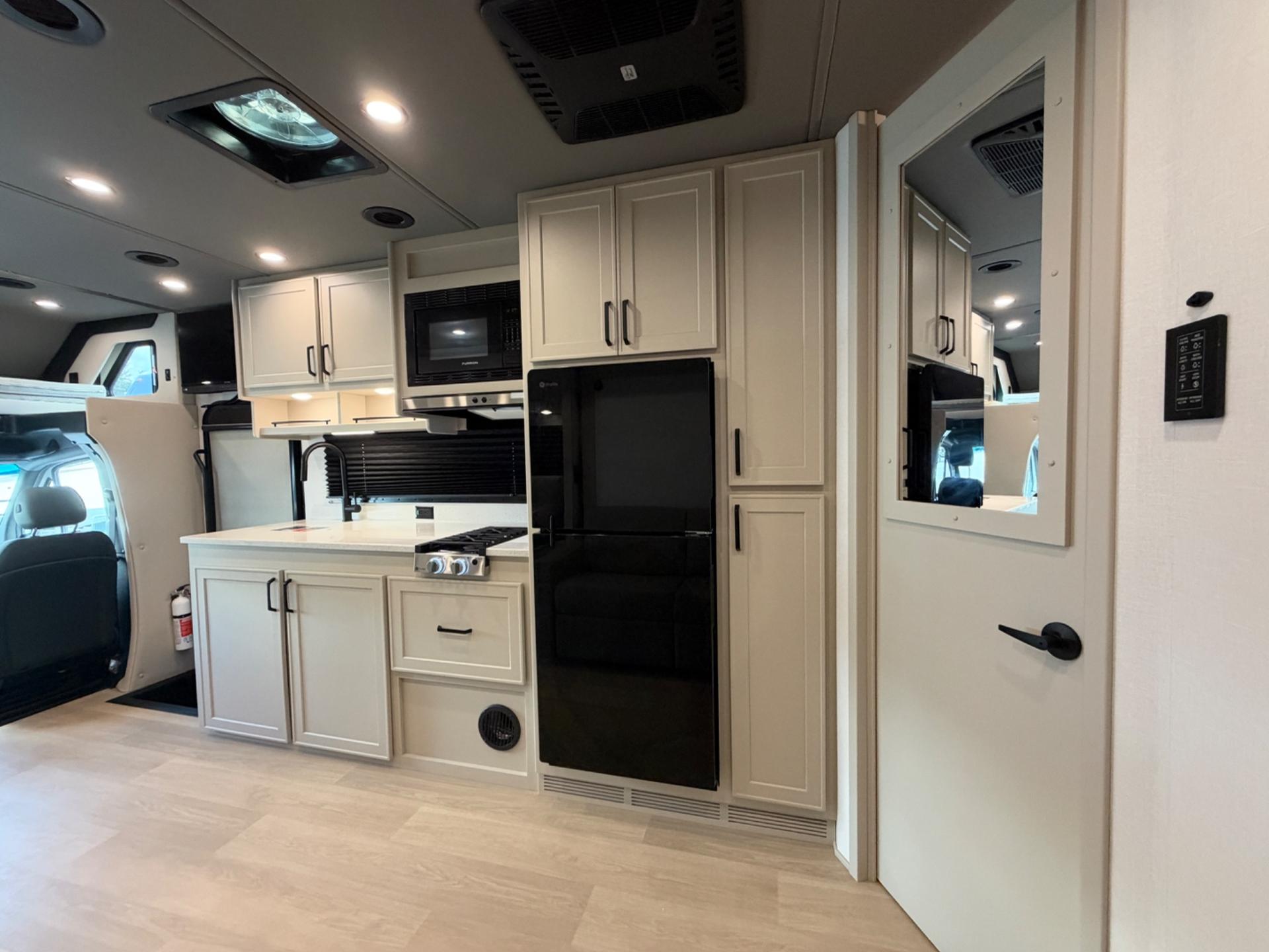 2027 Renegade RV 2027 Renegade RV Villagio - thumbnail 5