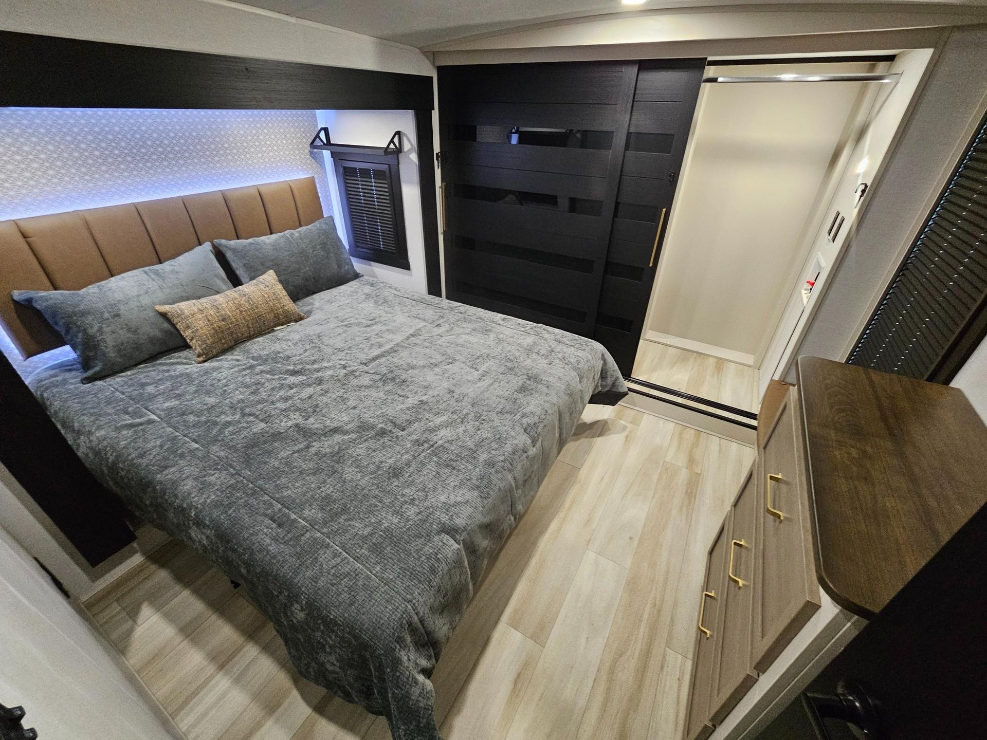 2026 Forest River RV 2026 Forest River RV Wildwood Heritage Glen - thumbnail 52