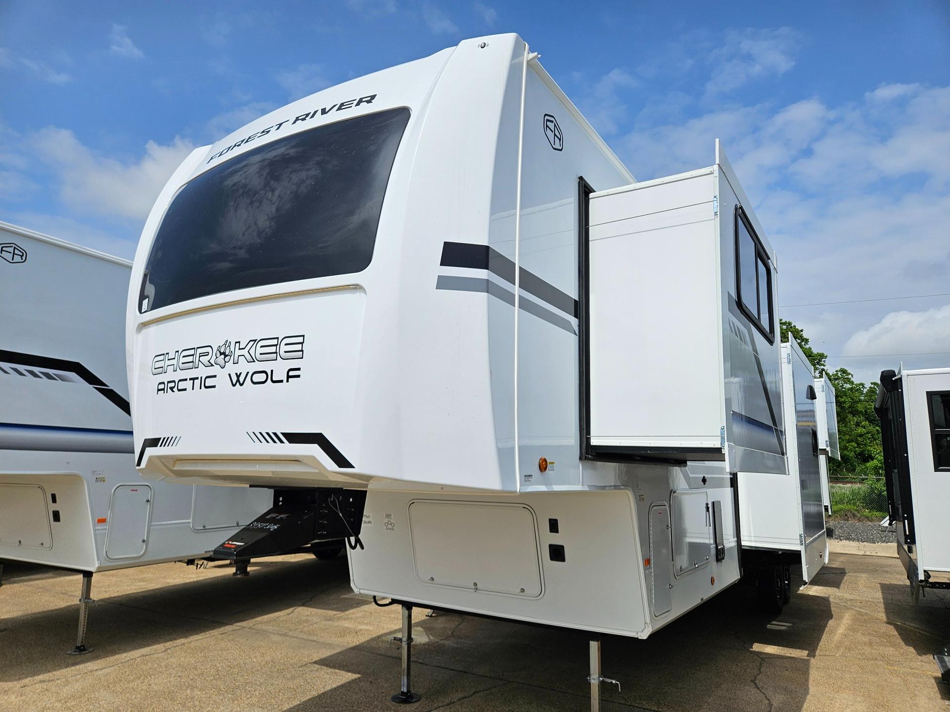 2026 Cherokee 2026 Cherokee Arctic Wolf Suite - thumbnail 3