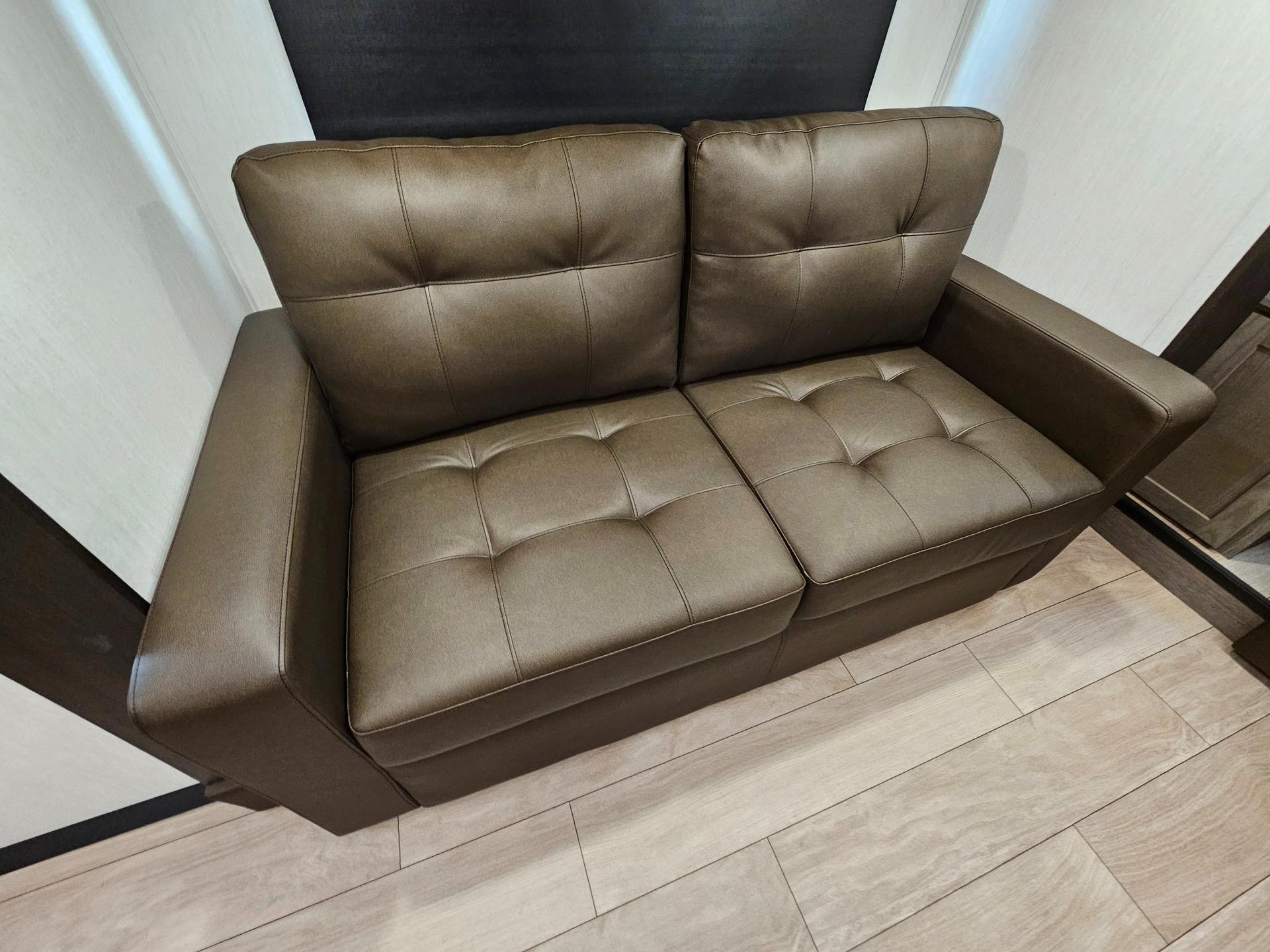 2026 Cherokee 2026 Cherokee Arctic Wolf Suite - thumbnail 6