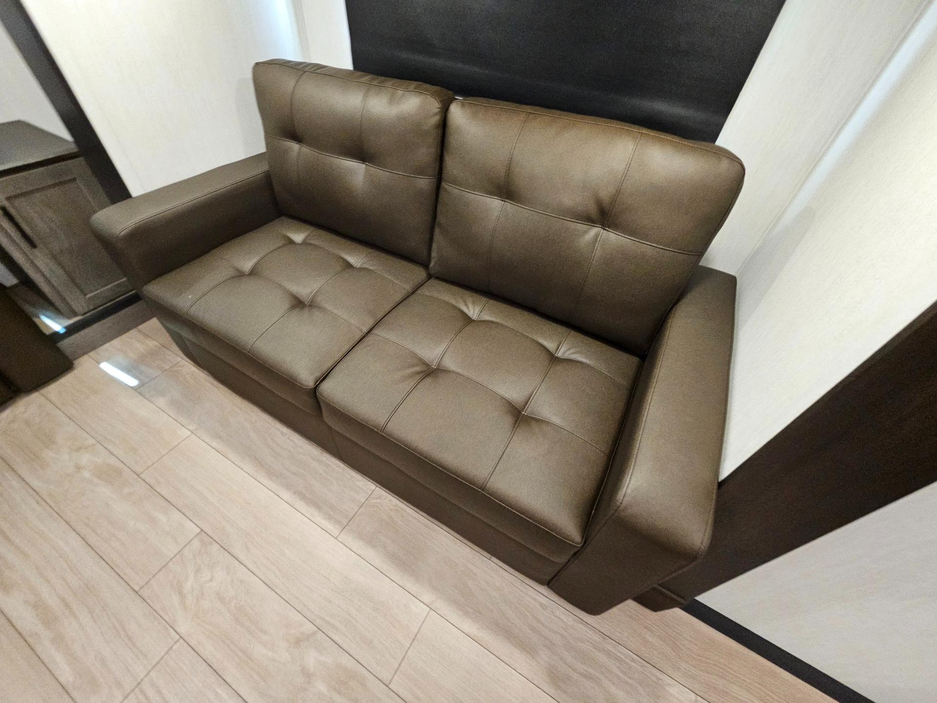 2026 Cherokee 2026 Cherokee Arctic Wolf Suite - thumbnail 7