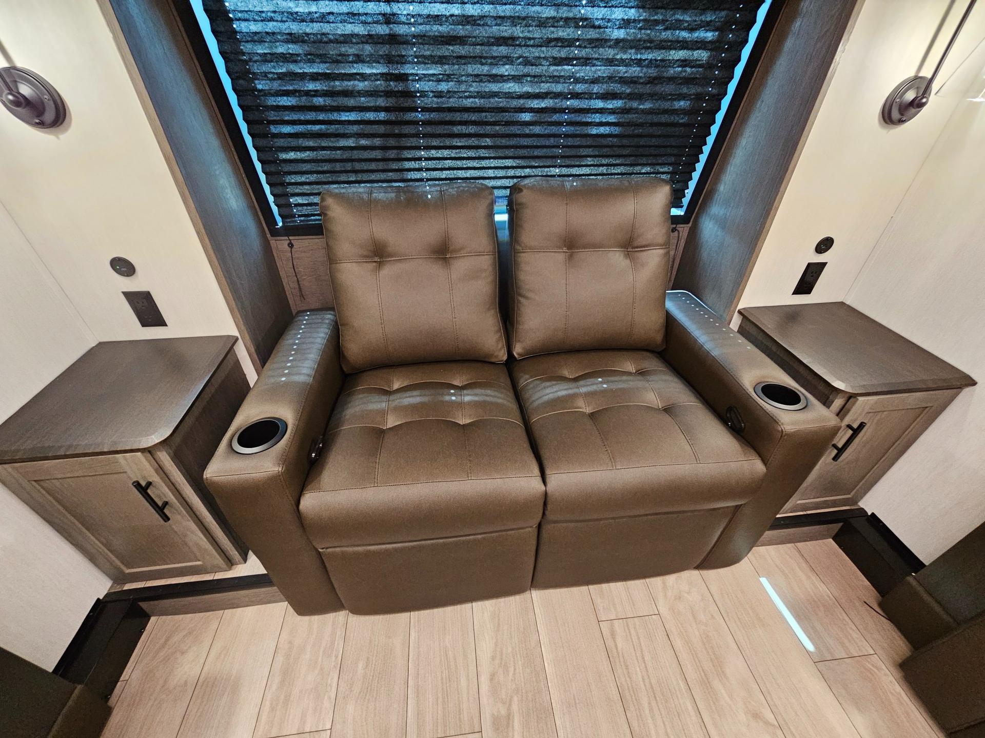 2026 Cherokee 2026 Cherokee Arctic Wolf Suite - thumbnail 8