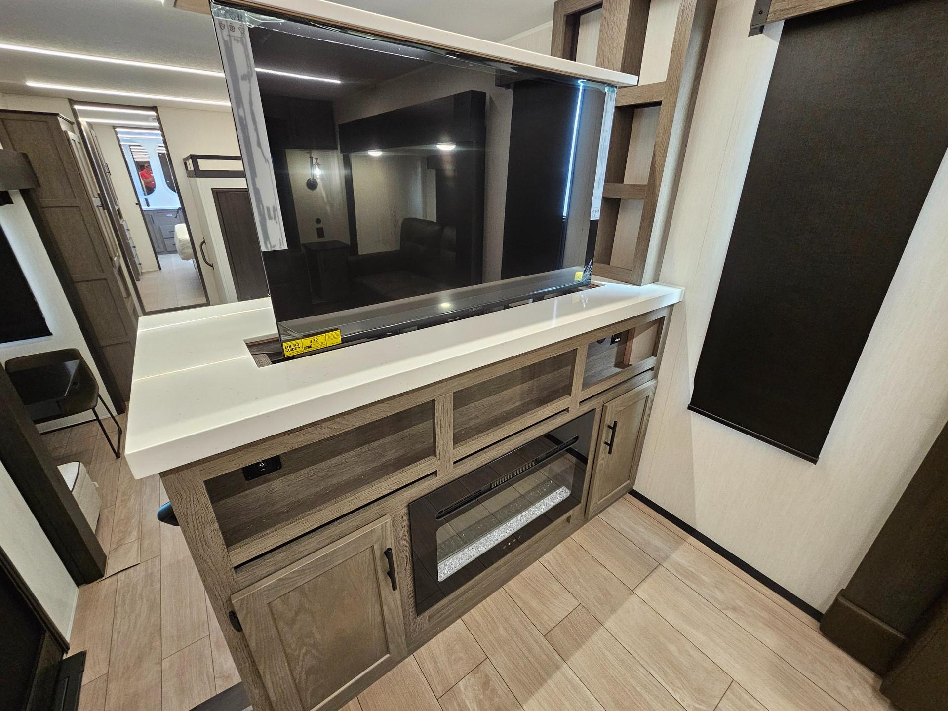 2026 Cherokee 2026 Cherokee Arctic Wolf Suite - thumbnail 9