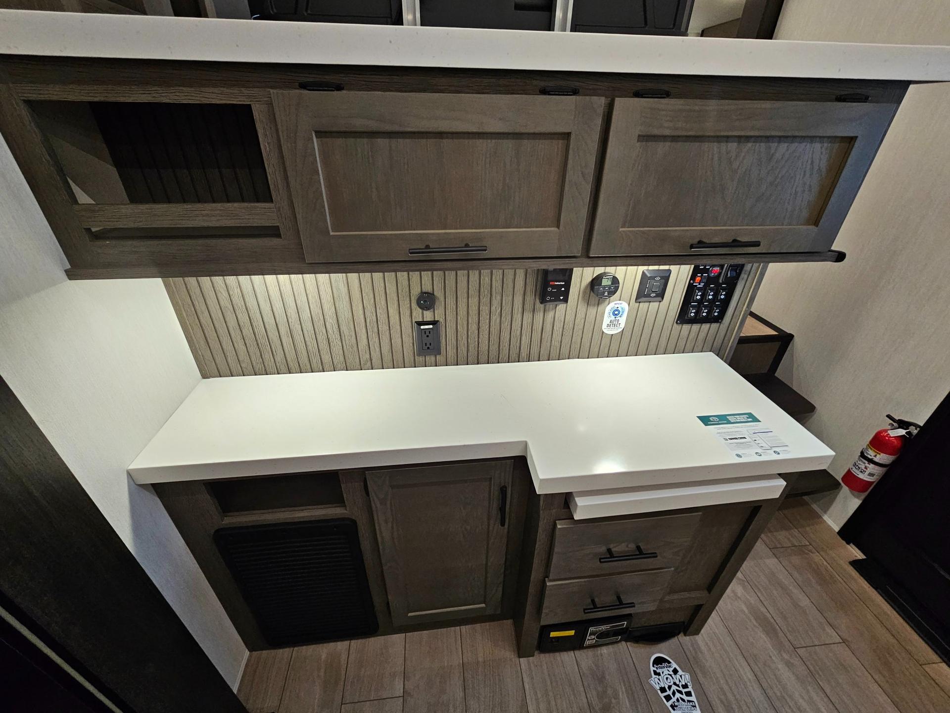 2026 Cherokee 2026 Cherokee Arctic Wolf Suite - thumbnail 15