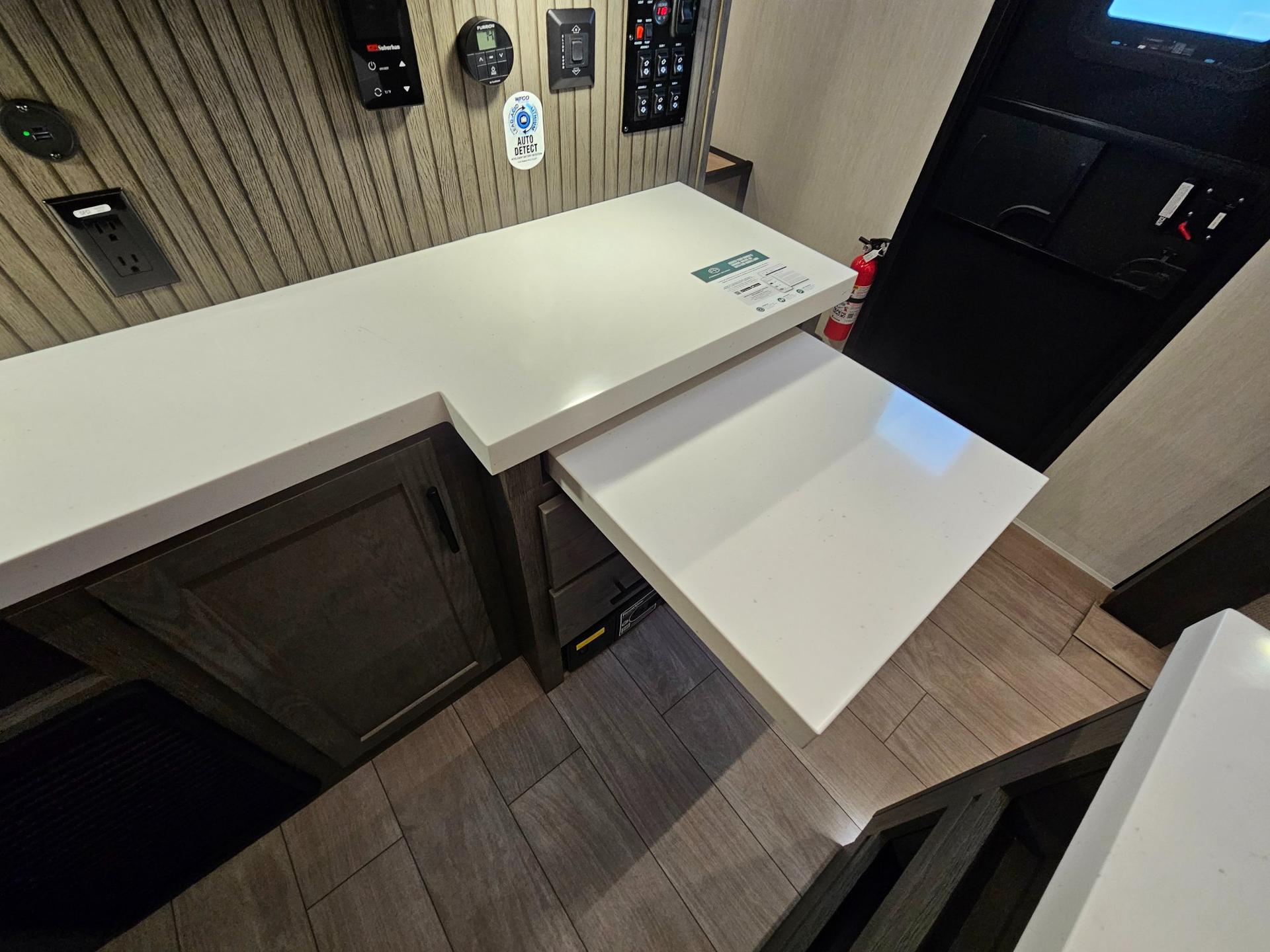 2026 Cherokee 2026 Cherokee Arctic Wolf Suite - thumbnail 16