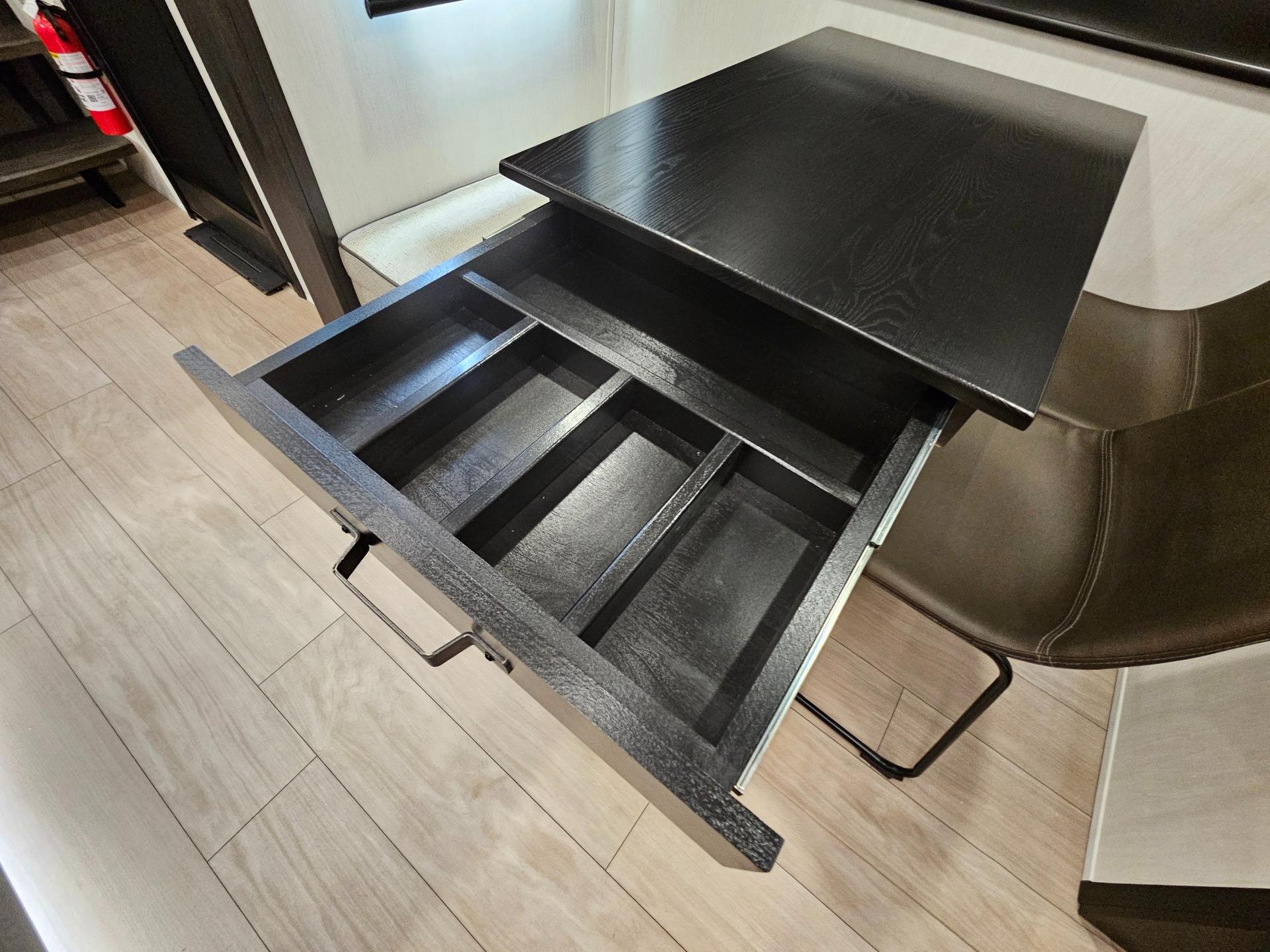 2026 Cherokee 2026 Cherokee Arctic Wolf Suite - thumbnail 18