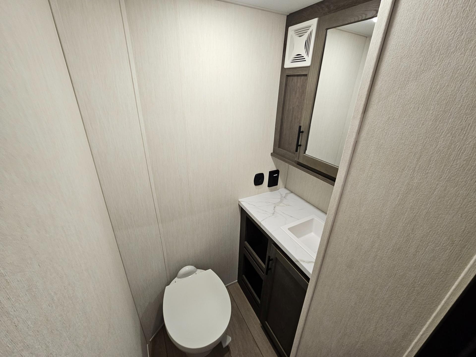 2026 Cherokee 2026 Cherokee Arctic Wolf Suite - thumbnail 19