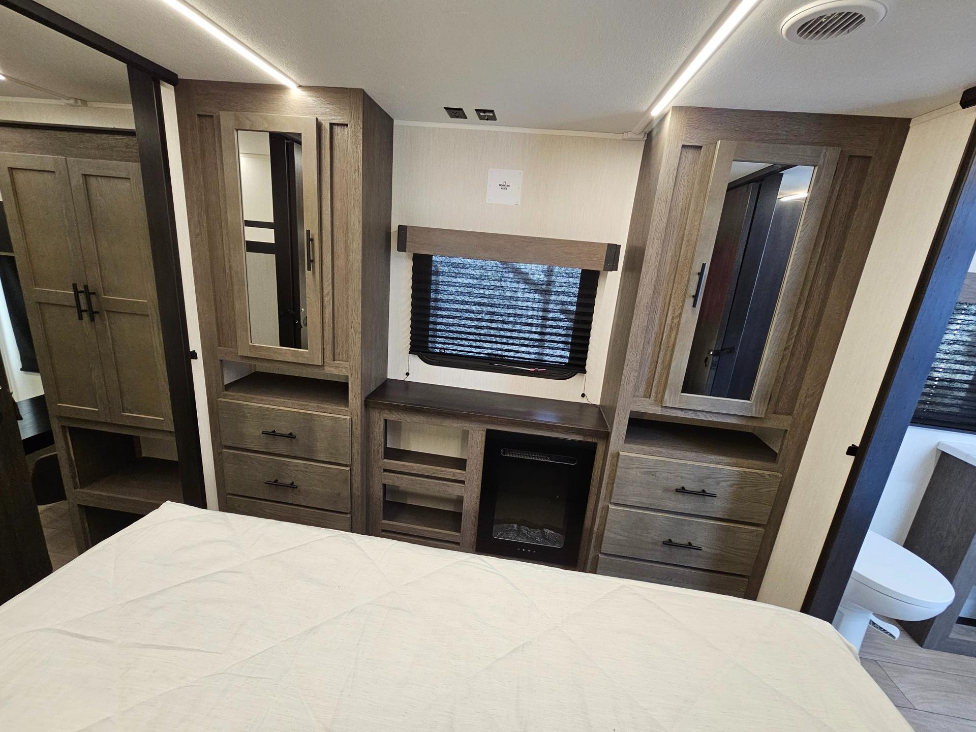 2026 Cherokee 2026 Cherokee Arctic Wolf Suite - thumbnail 22