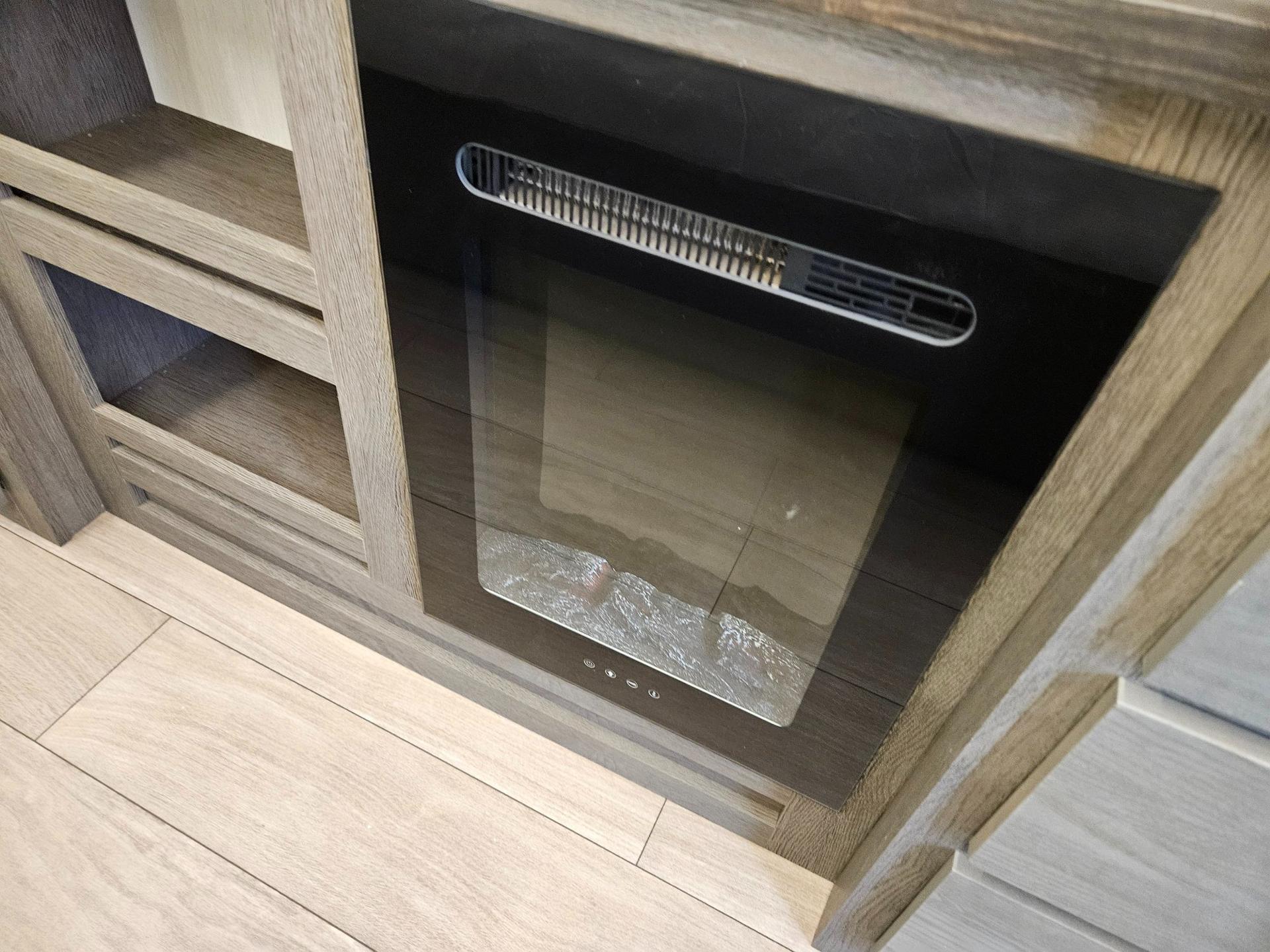 2026 Cherokee 2026 Cherokee Arctic Wolf Suite - thumbnail 23