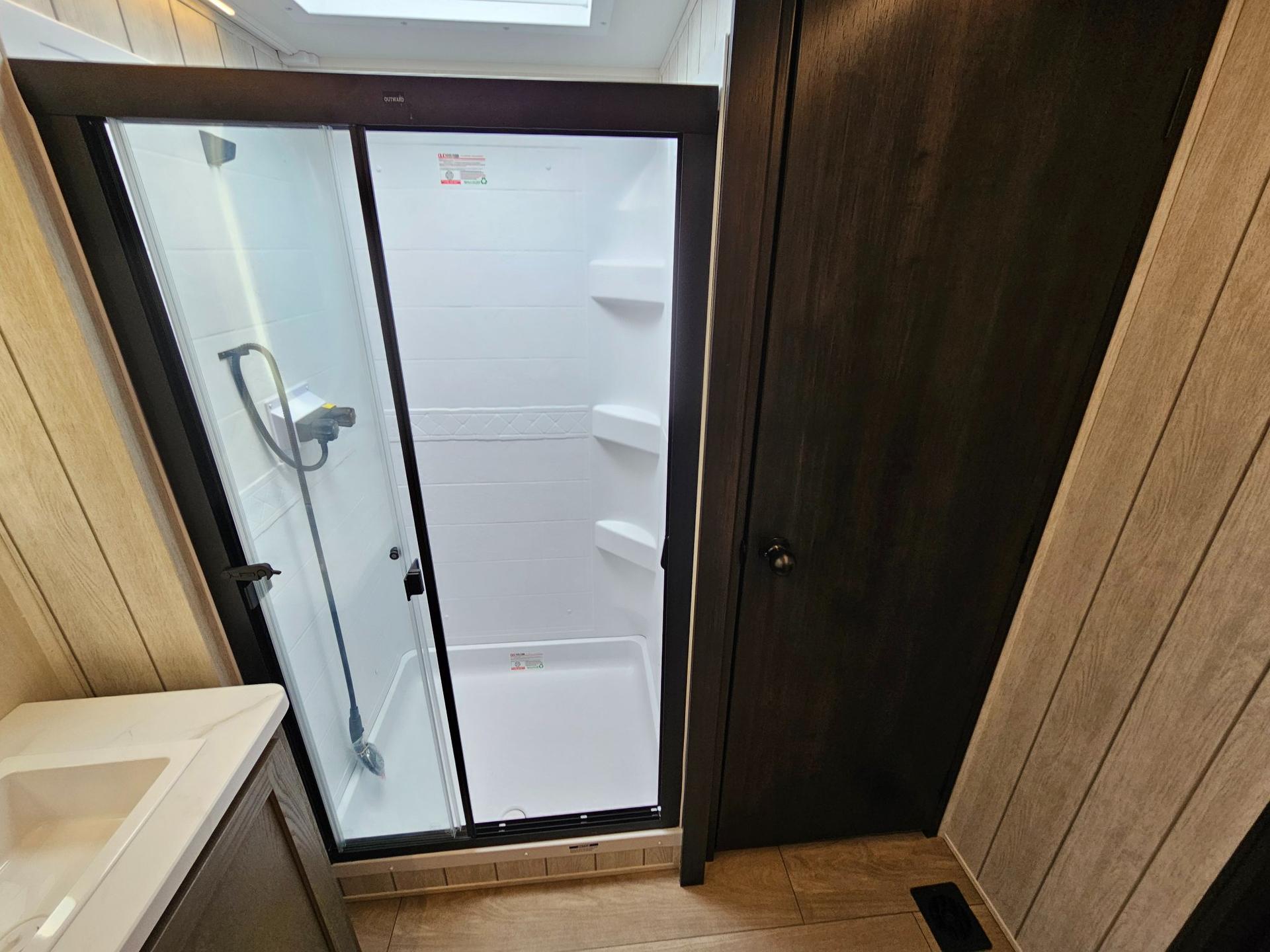 2026 Cherokee 2026 Cherokee Arctic Wolf Suite - thumbnail 27