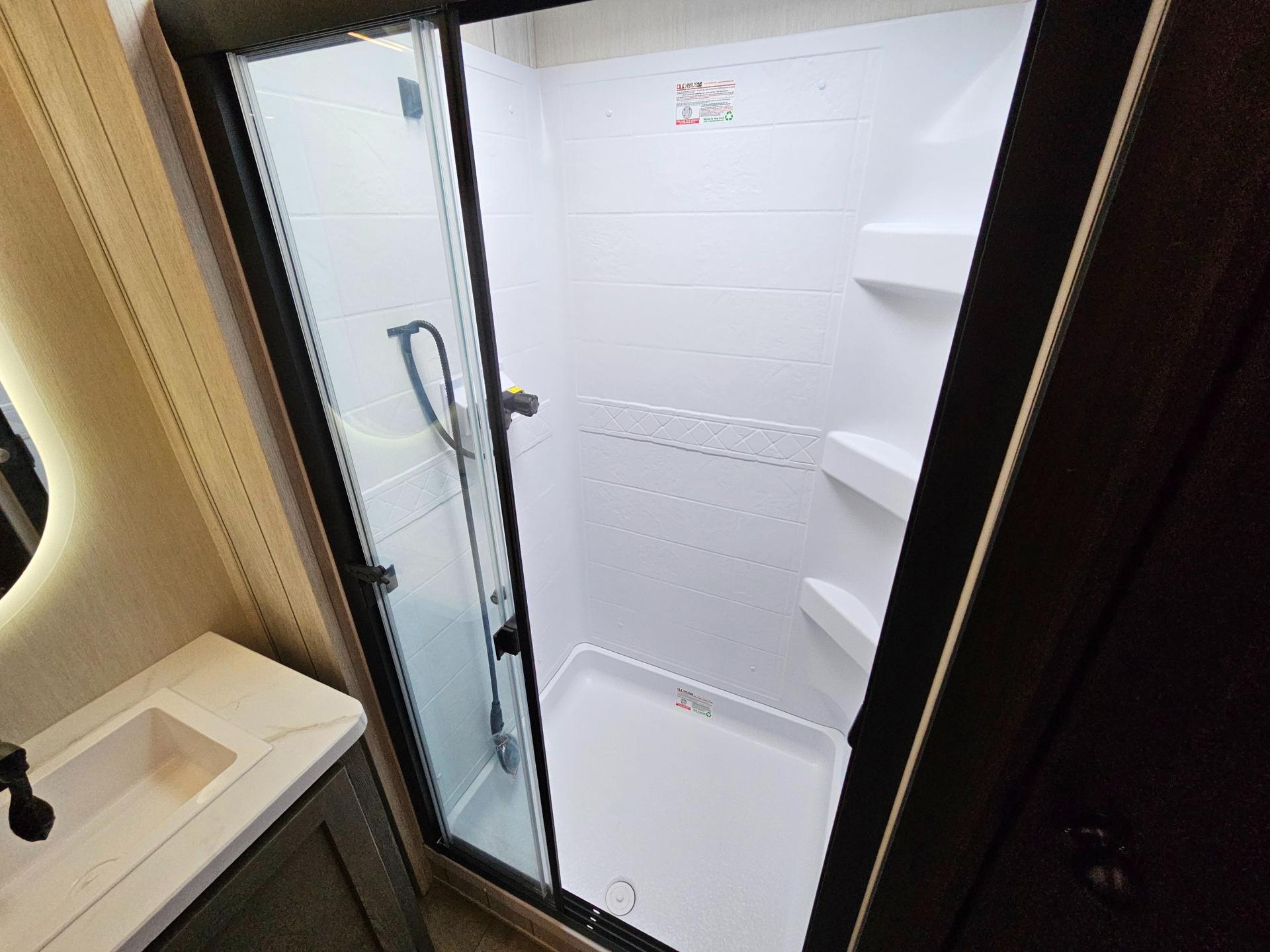 2026 Cherokee 2026 Cherokee Arctic Wolf Suite - thumbnail 28