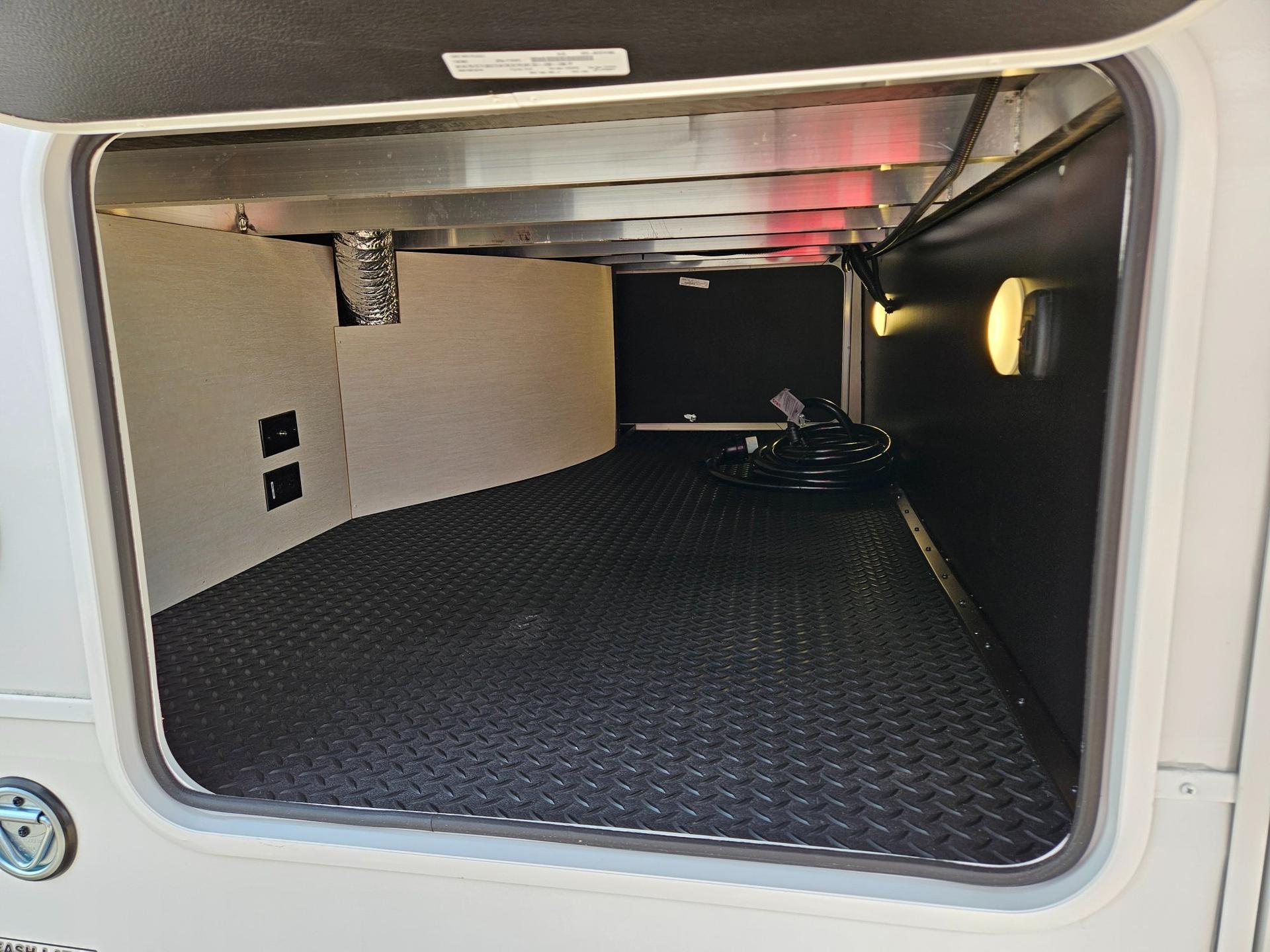 2026 Cherokee 2026 Cherokee Arctic Wolf Suite - thumbnail 33