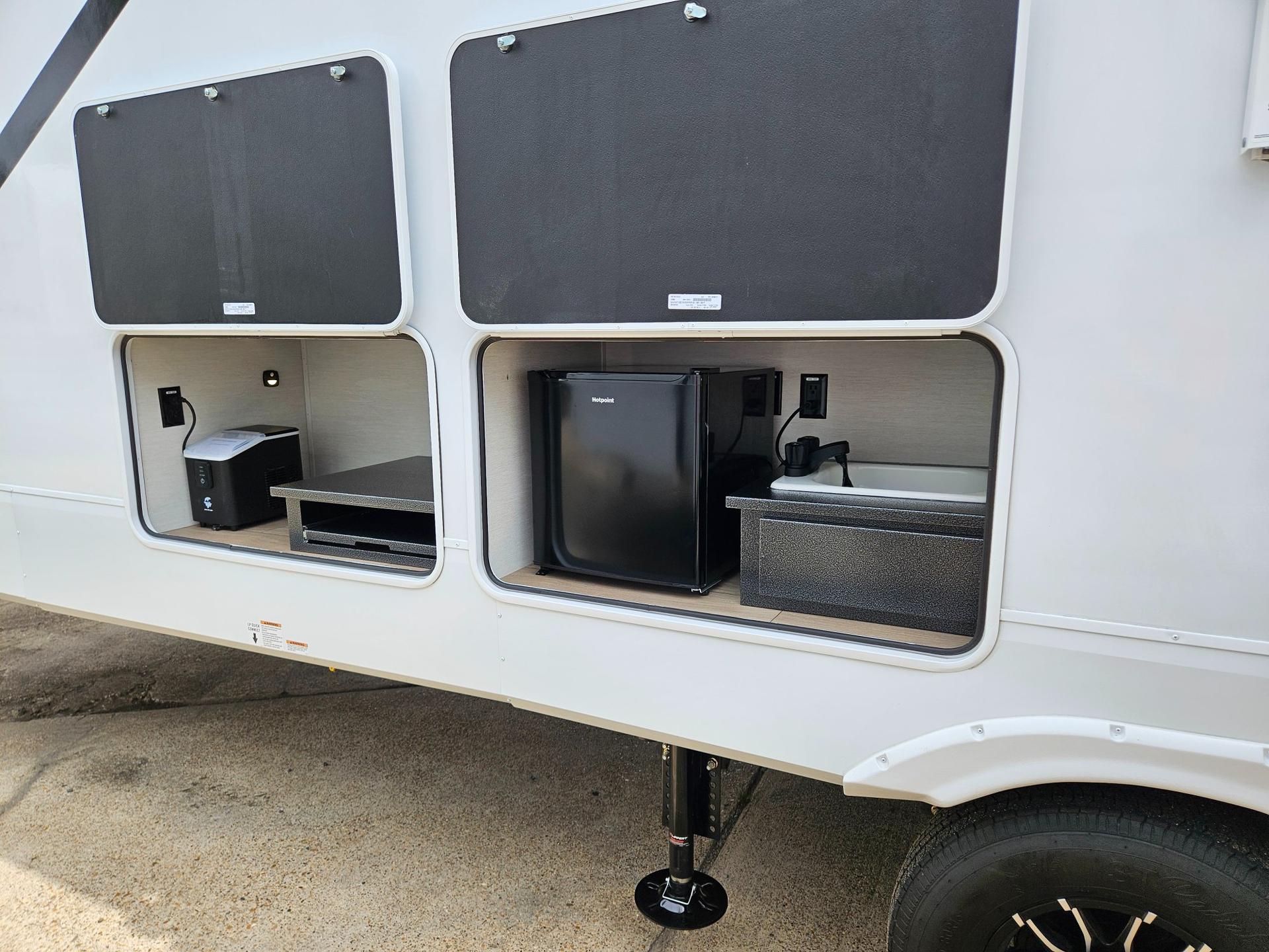 2026 Cherokee 2026 Cherokee Arctic Wolf Suite - thumbnail 36