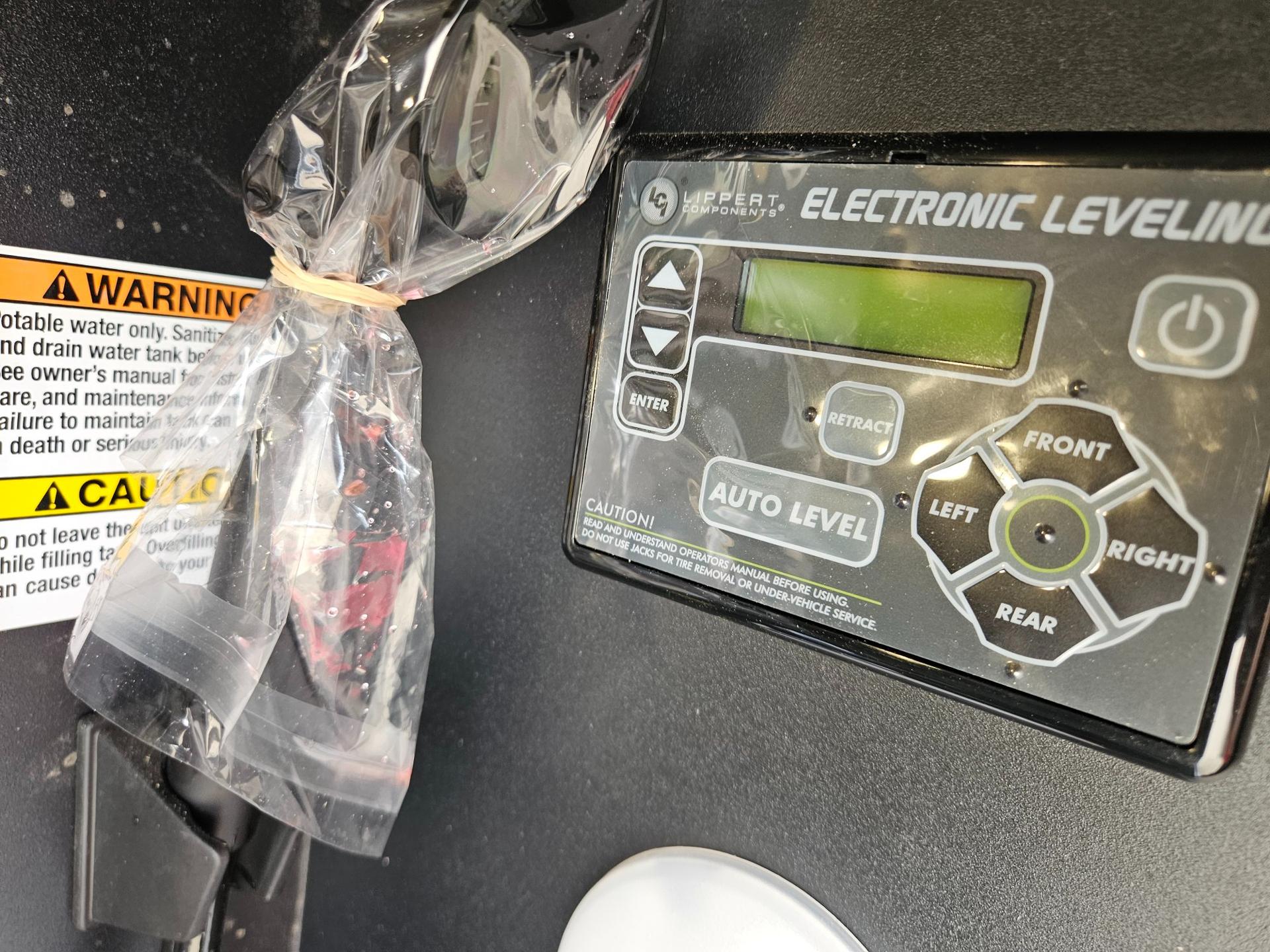 2026 Cherokee 2026 Cherokee Arctic Wolf Suite - thumbnail 45