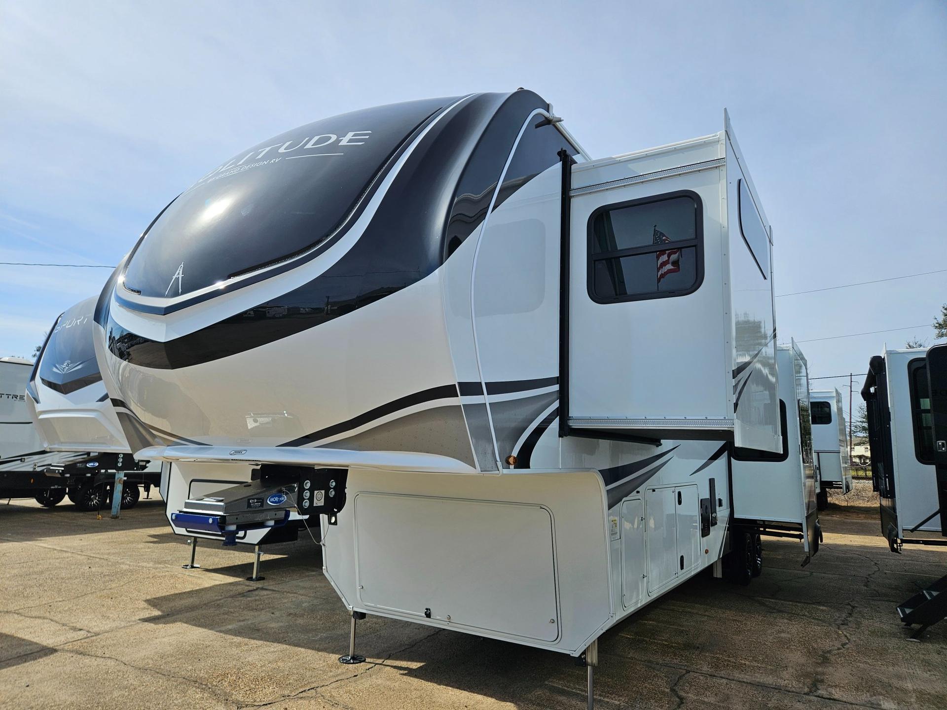 2026 Grand Design 2026 Grand Design Solitude - thumbnail 3