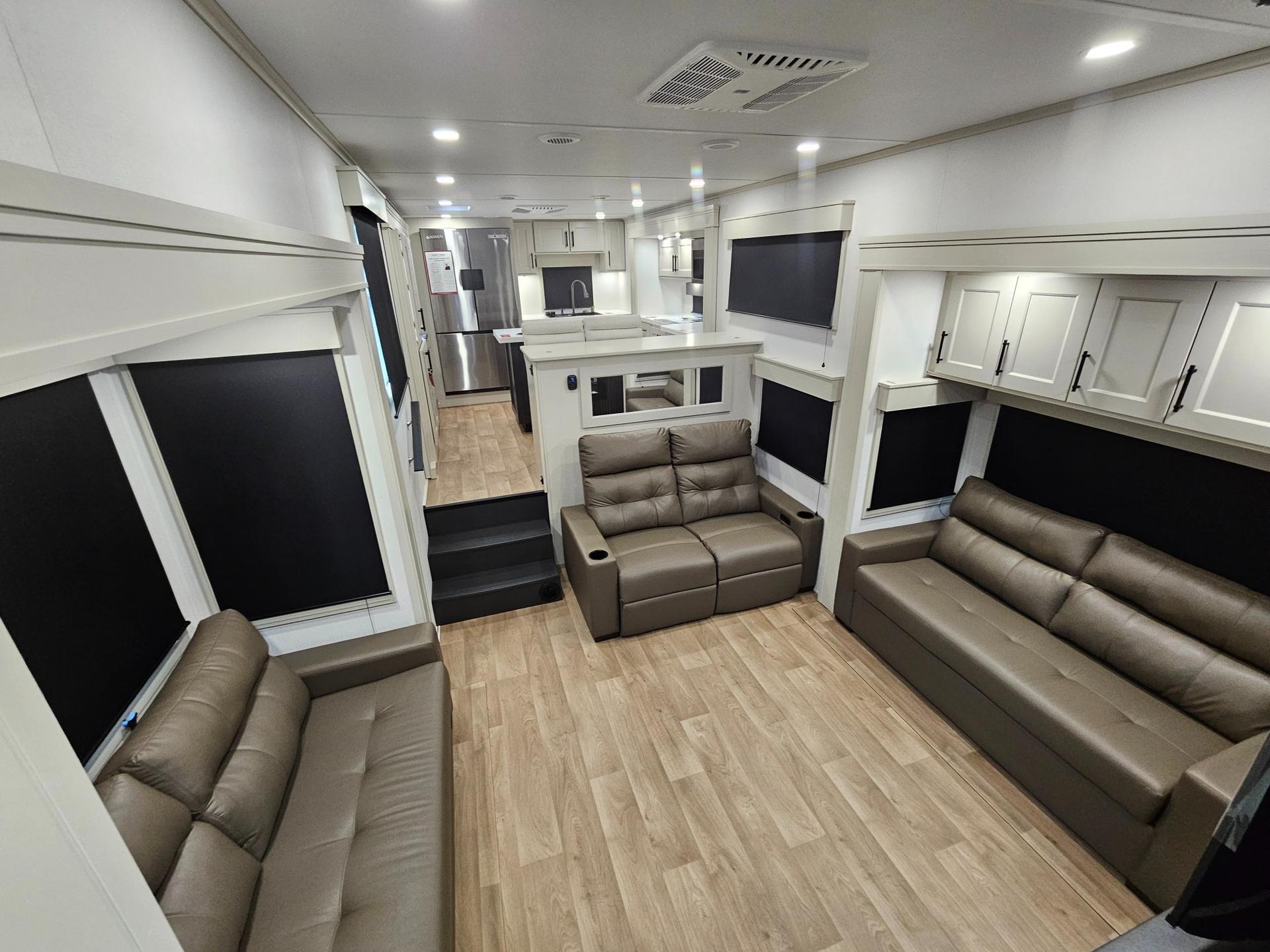 2026 Grand Design 2026 Grand Design Solitude - thumbnail 4