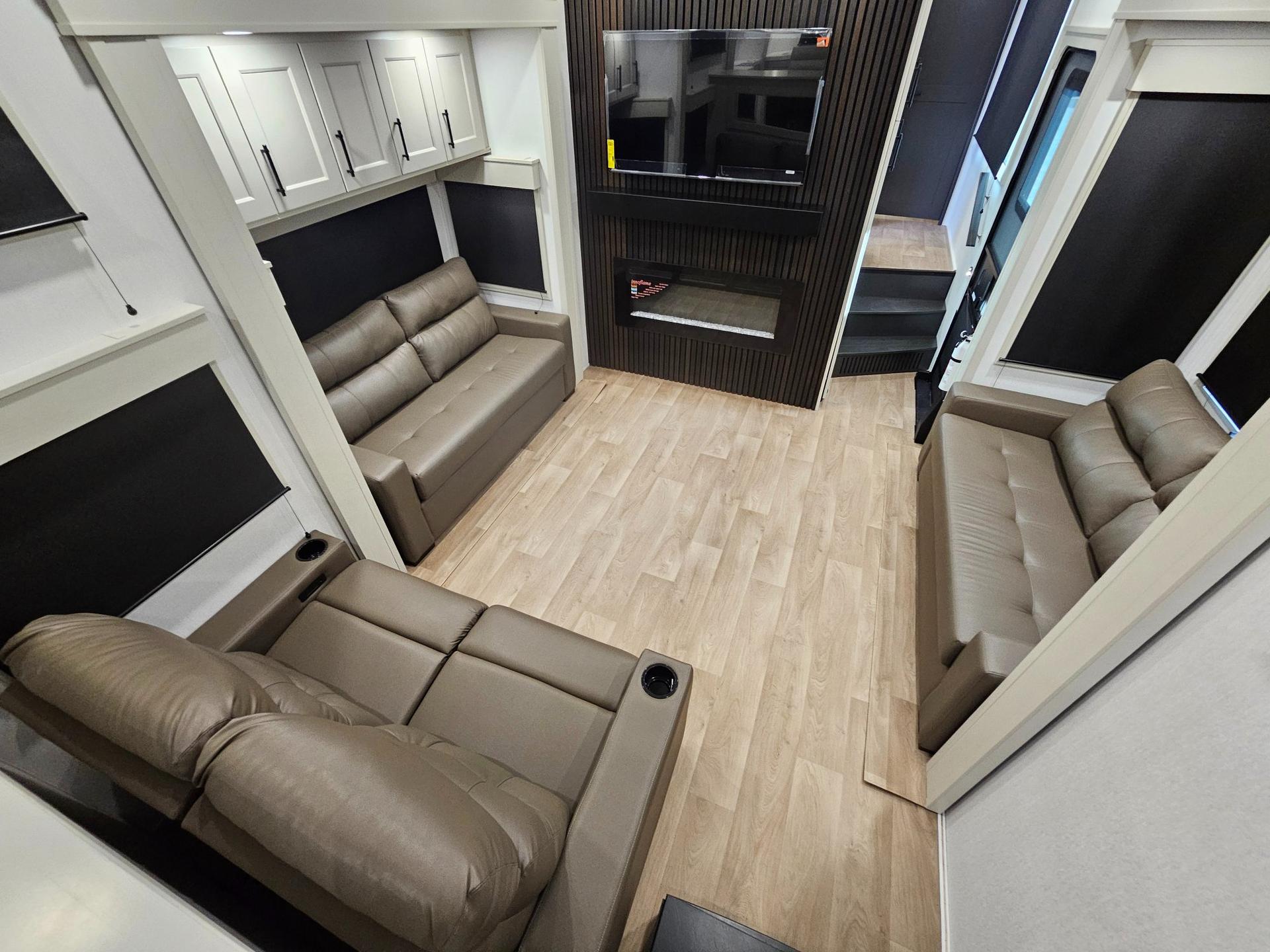 2026 Grand Design 2026 Grand Design Solitude - thumbnail 6