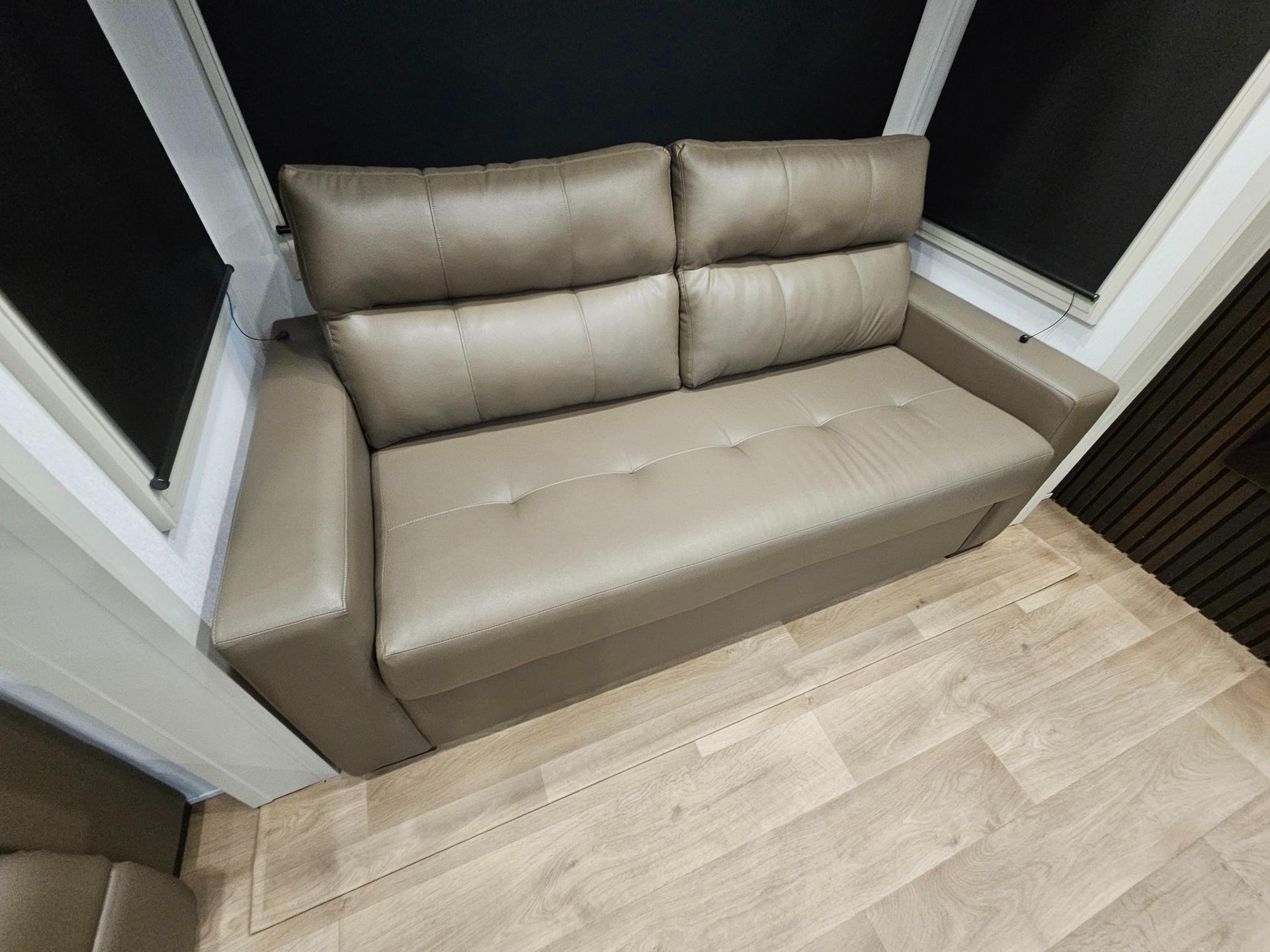 2026 Grand Design 2026 Grand Design Solitude - thumbnail 8