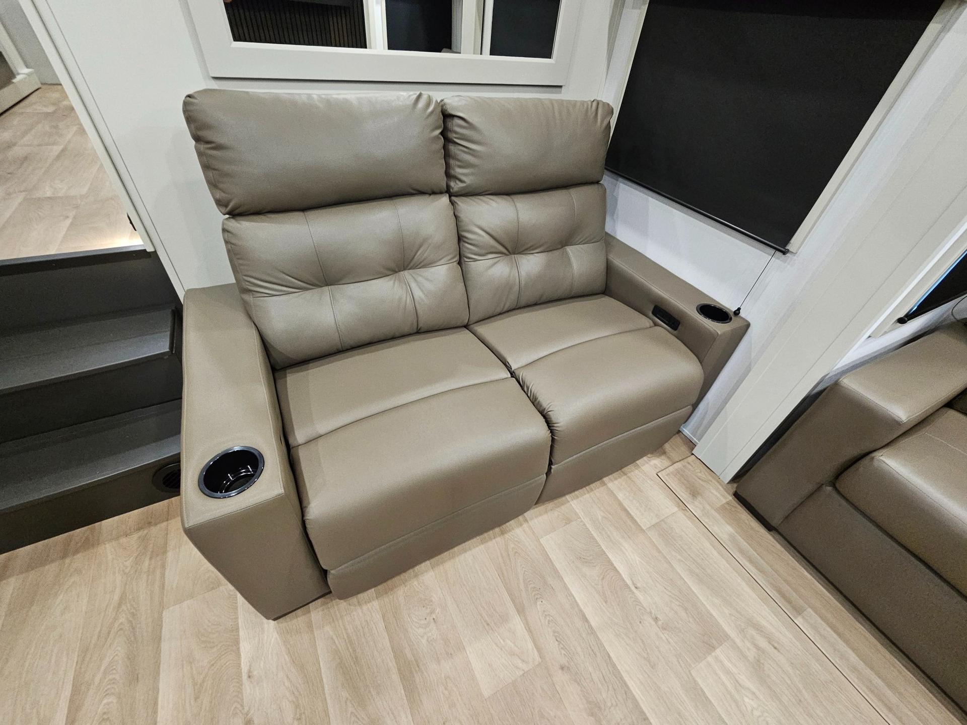 2026 Grand Design 2026 Grand Design Solitude - thumbnail 9