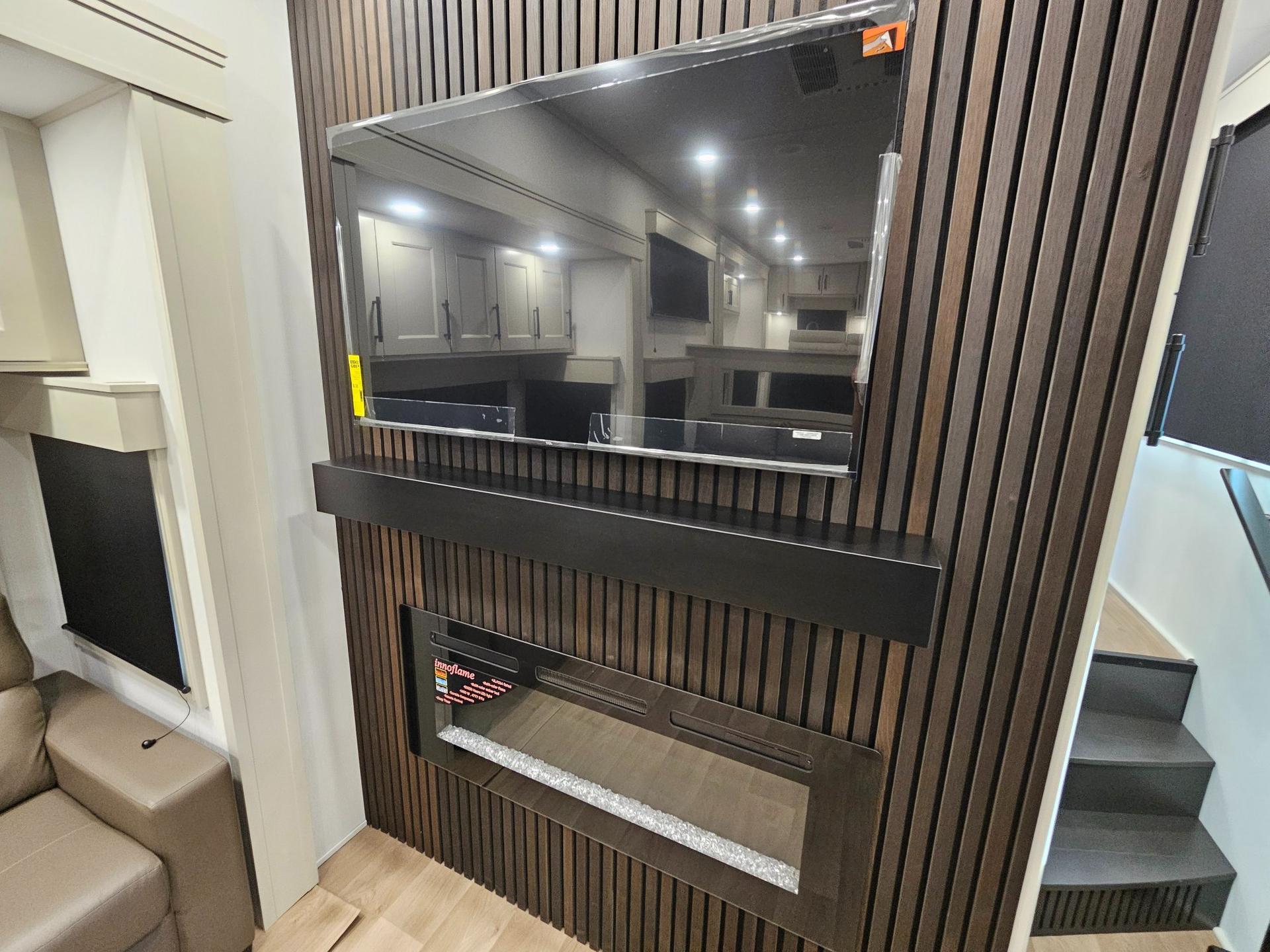 2026 Grand Design 2026 Grand Design Solitude - thumbnail 10