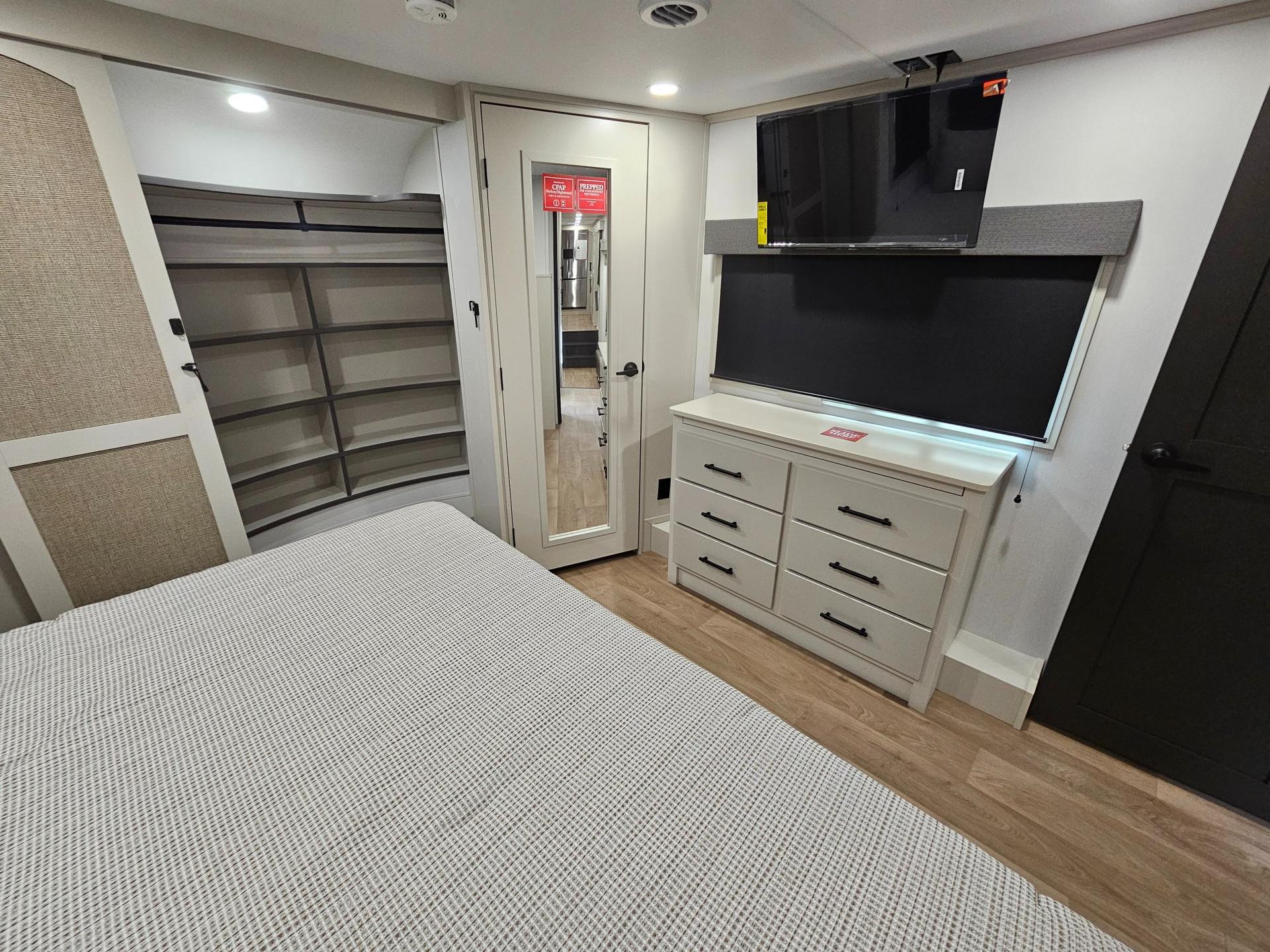 2026 Grand Design 2026 Grand Design Solitude - thumbnail 22