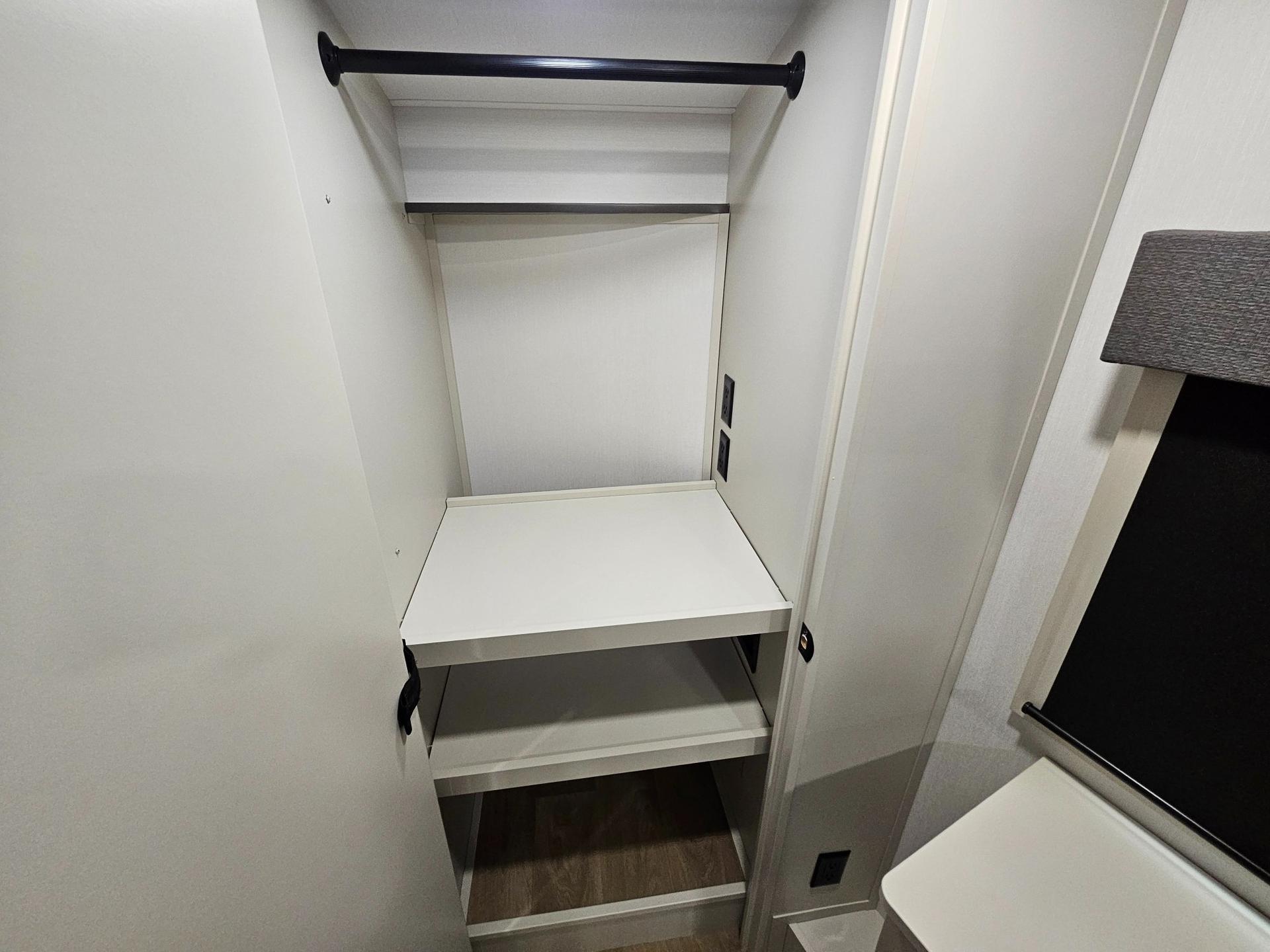 2026 Grand Design 2026 Grand Design Solitude - thumbnail 27