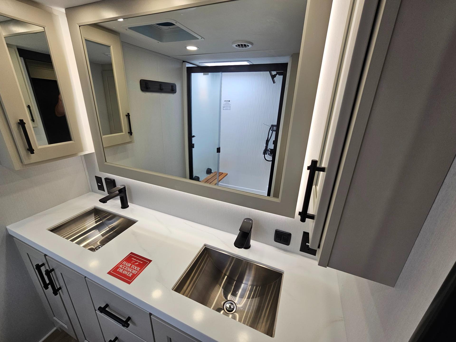 2026 Grand Design 2026 Grand Design Solitude - thumbnail 30