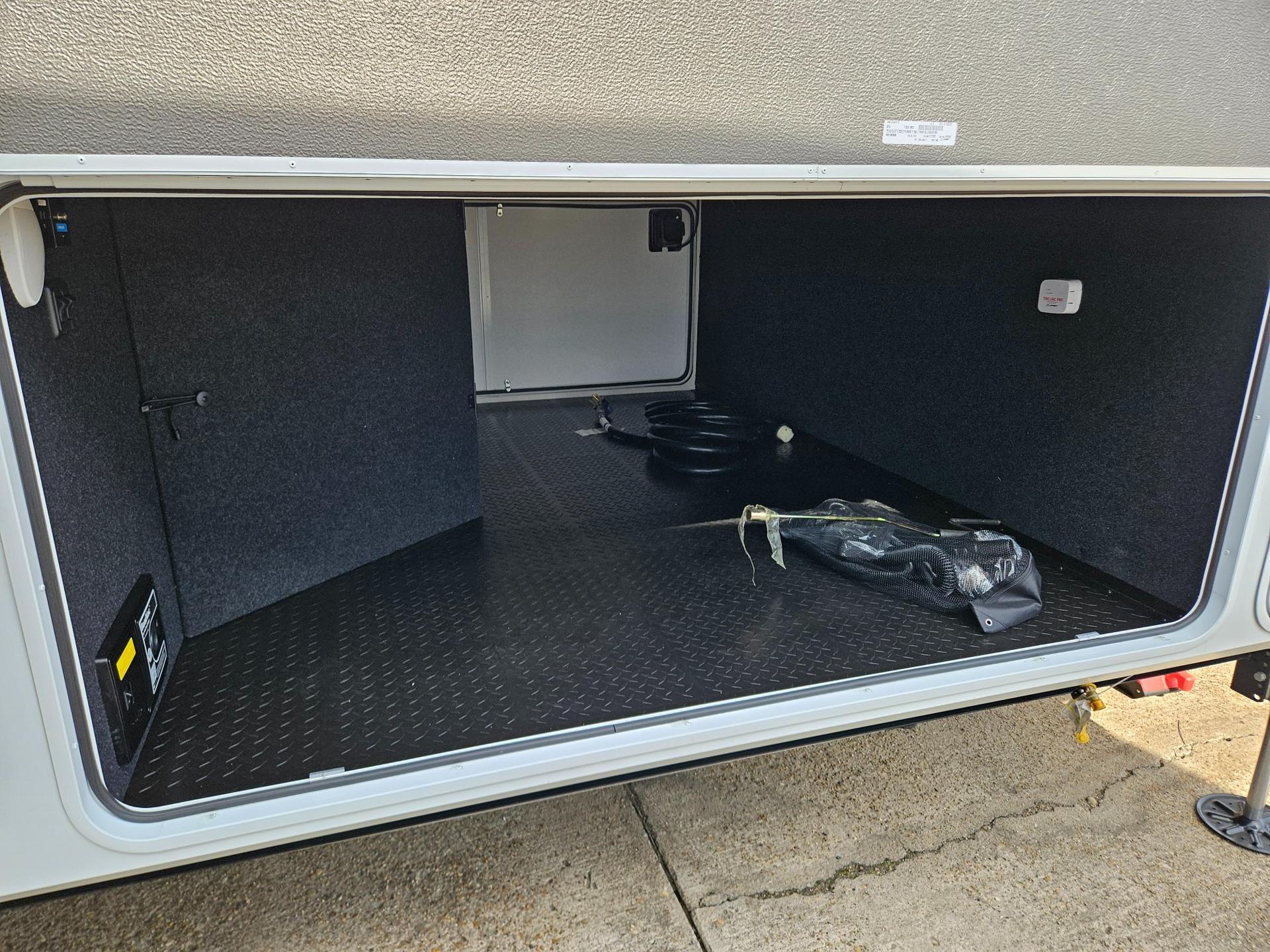 2026 Grand Design 2026 Grand Design Solitude - thumbnail 34