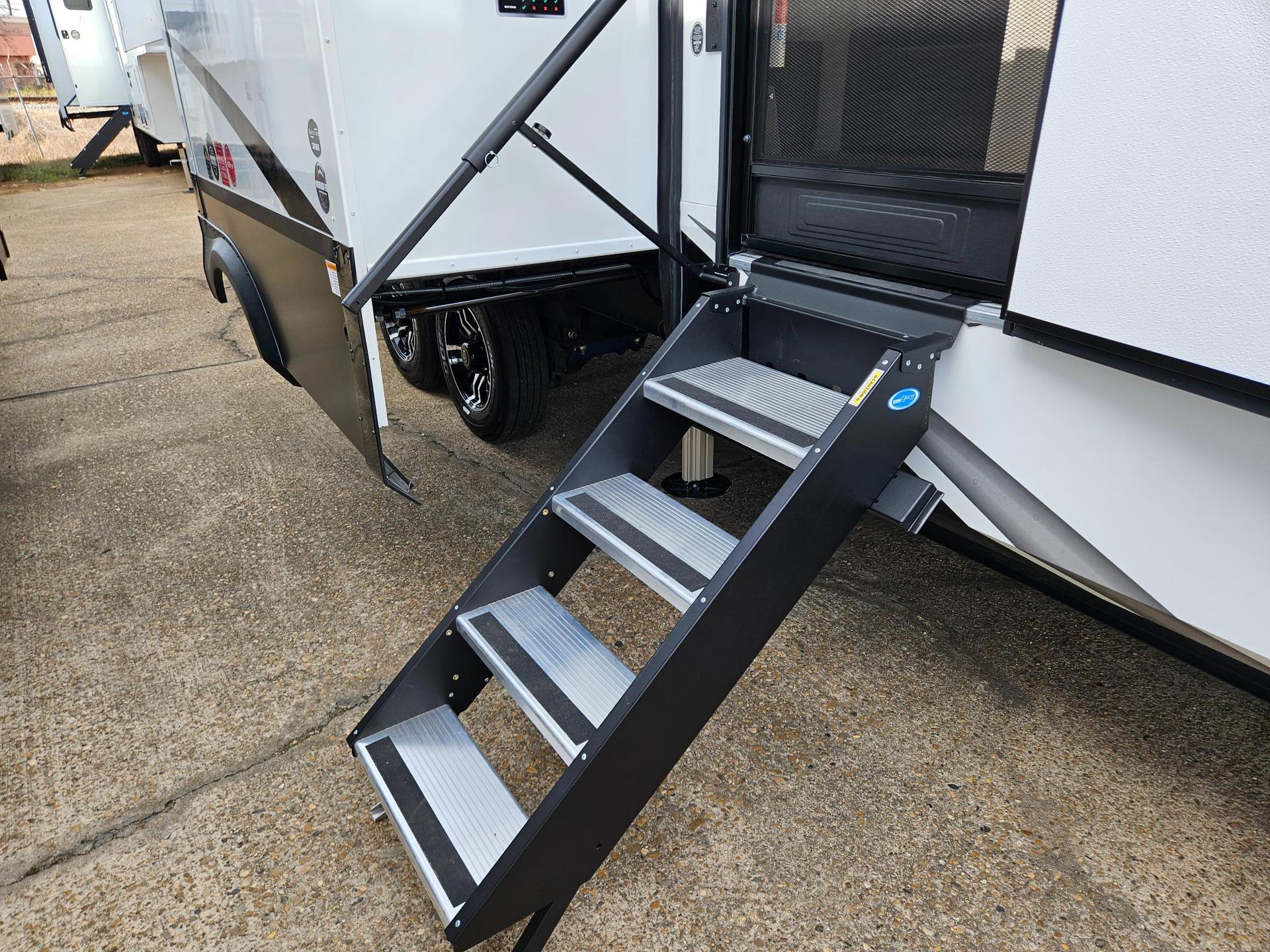 2026 Grand Design 2026 Grand Design Solitude - thumbnail 35