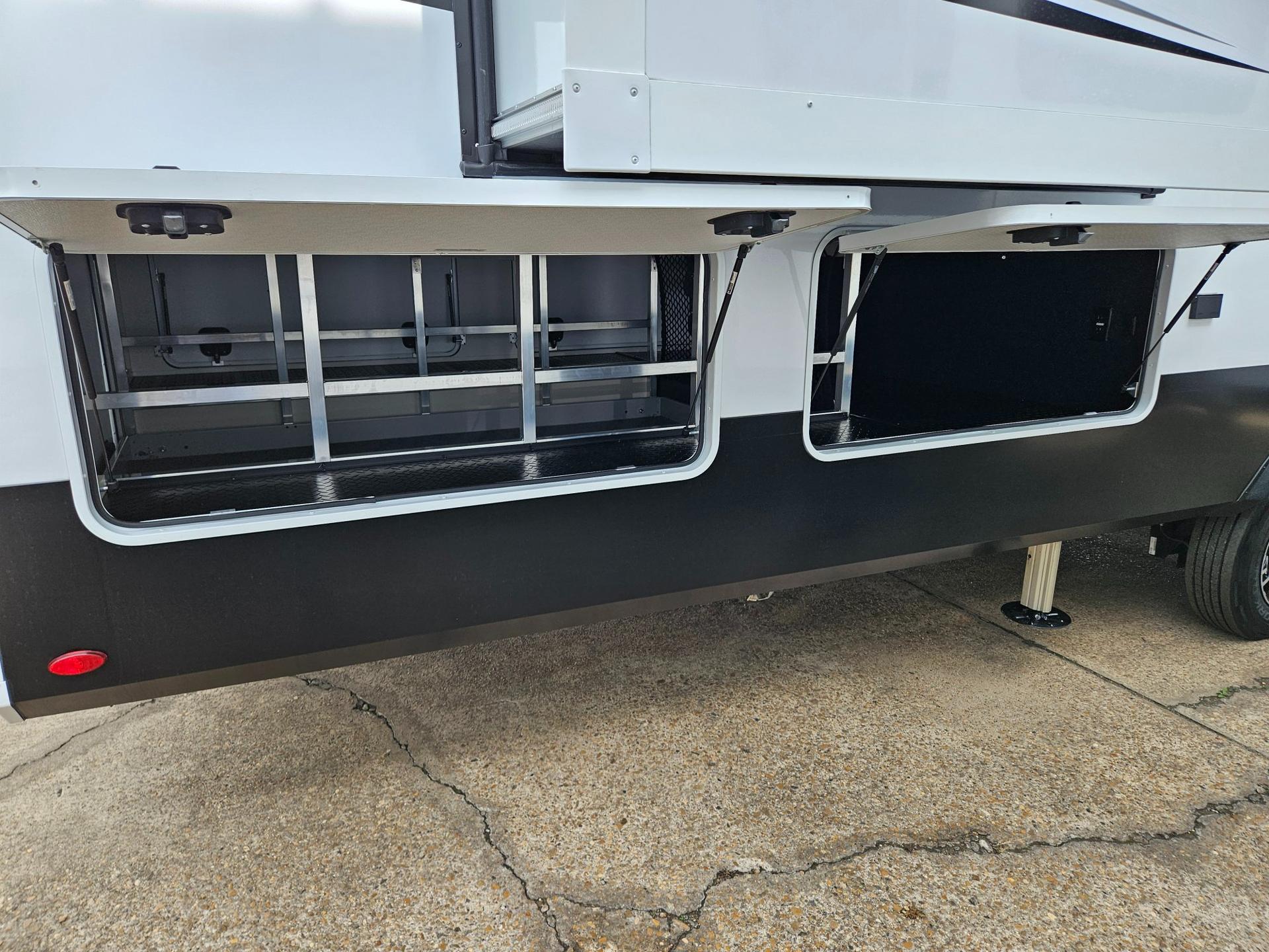 2026 Grand Design 2026 Grand Design Solitude - thumbnail 38