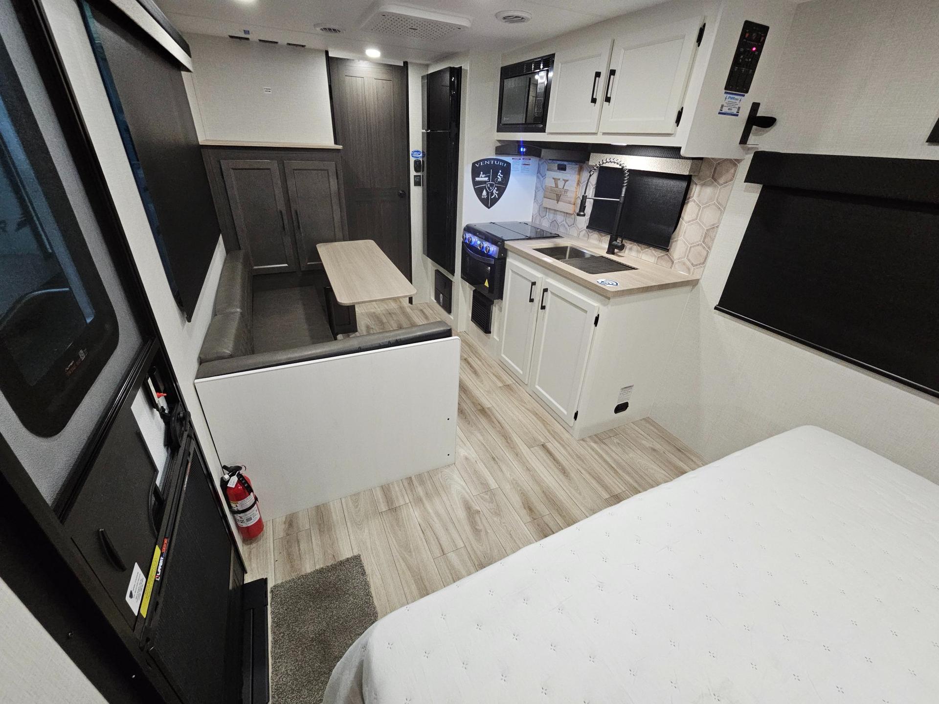 2026 Venture RV 2026 Venture RV SportTrek Edition STINGER - thumbnail 4