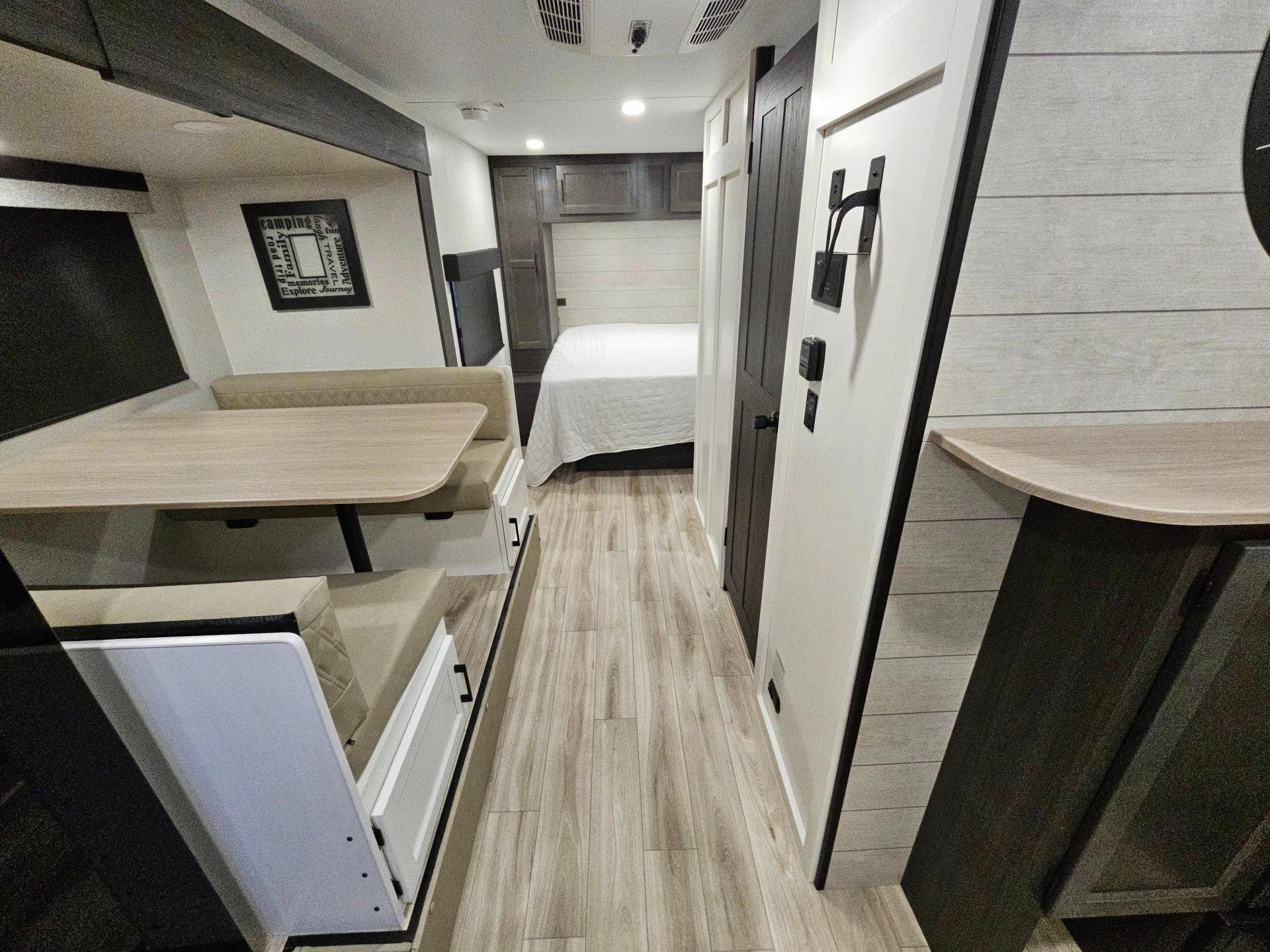 2026 Venture RV 2026 Venture RV SportTrek Stinger Lite - thumbnail 4