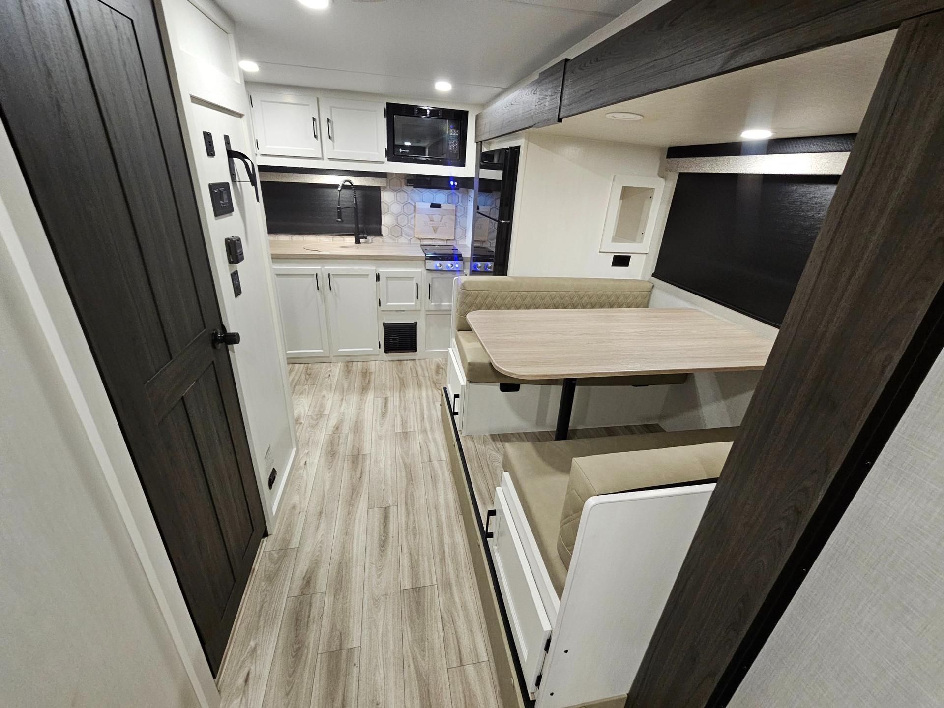 2026 Venture RV 2026 Venture RV SportTrek Stinger Lite - thumbnail 5