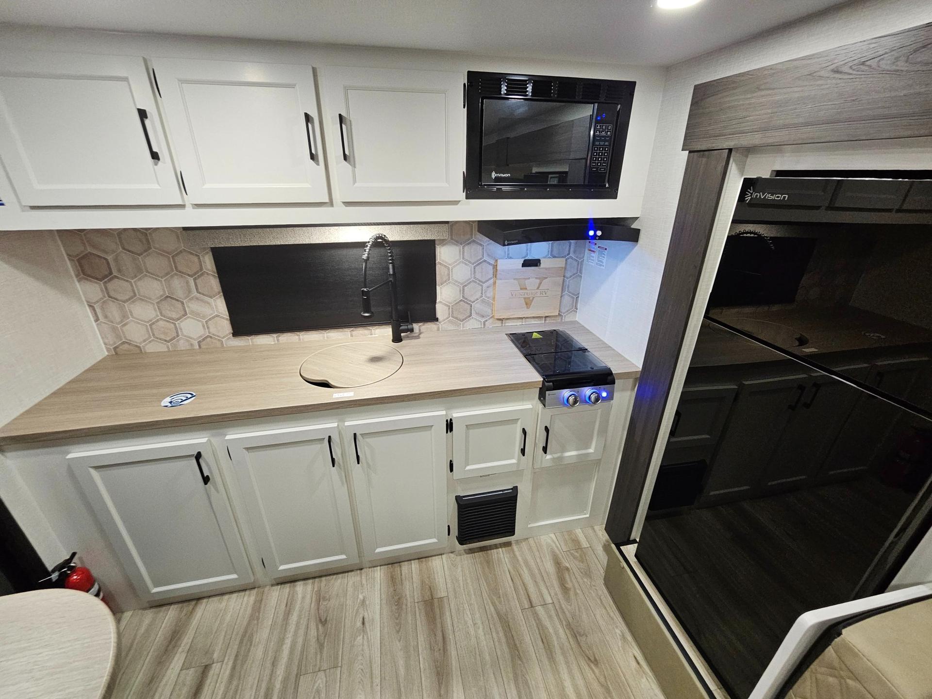 2026 Venture RV 2026 Venture RV SportTrek Stinger Lite - thumbnail 6