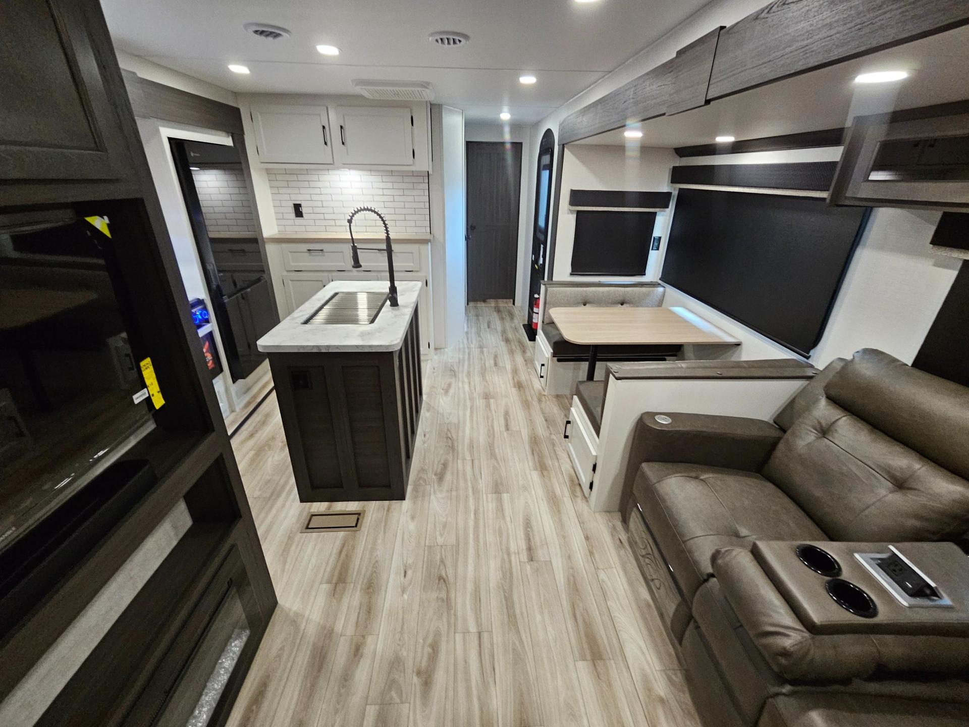 2026 Venture RV 2026 Venture RV SportTrek Touring Edition - thumbnail 5