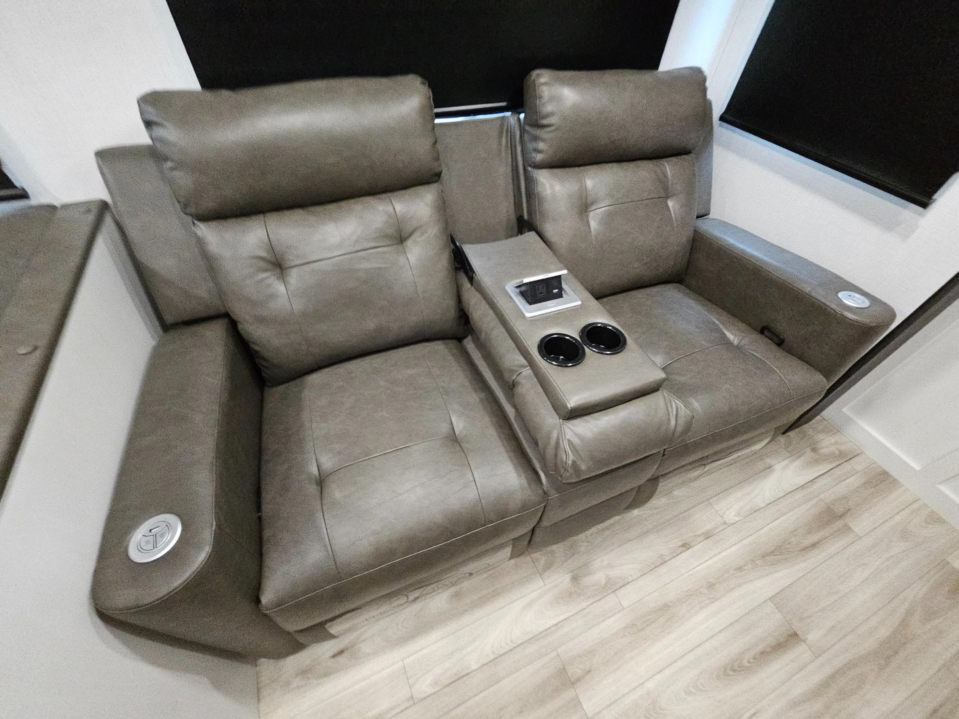 2026 Venture RV 2026 Venture RV SportTrek Touring Edition - thumbnail 6