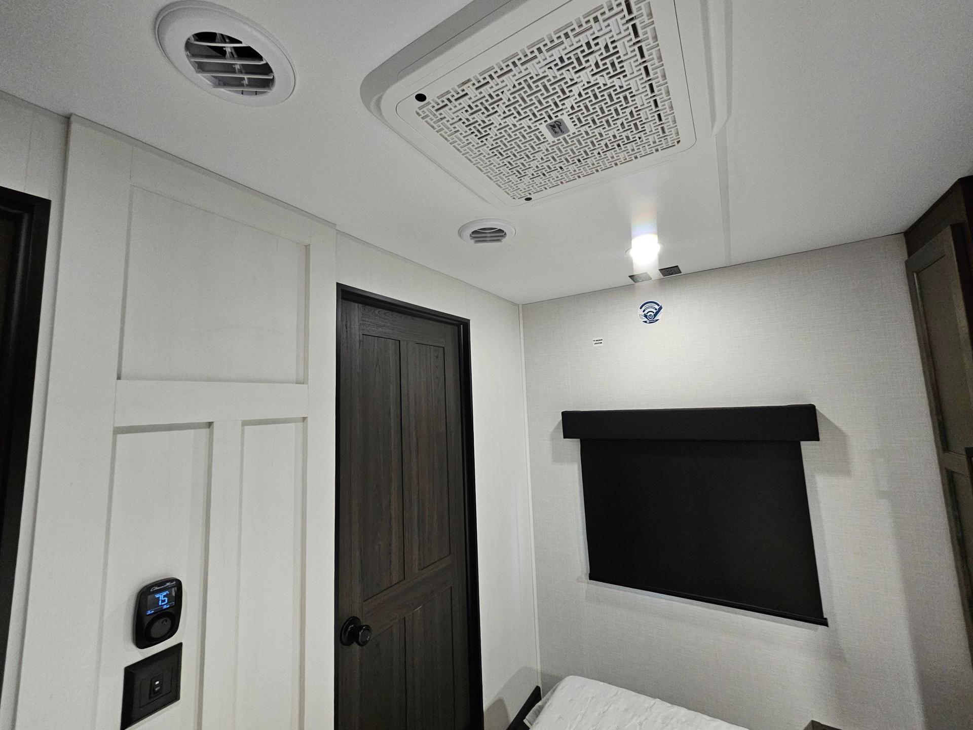 2026 Venture RV 2026 Venture RV SportTrek Touring Edition - thumbnail 17