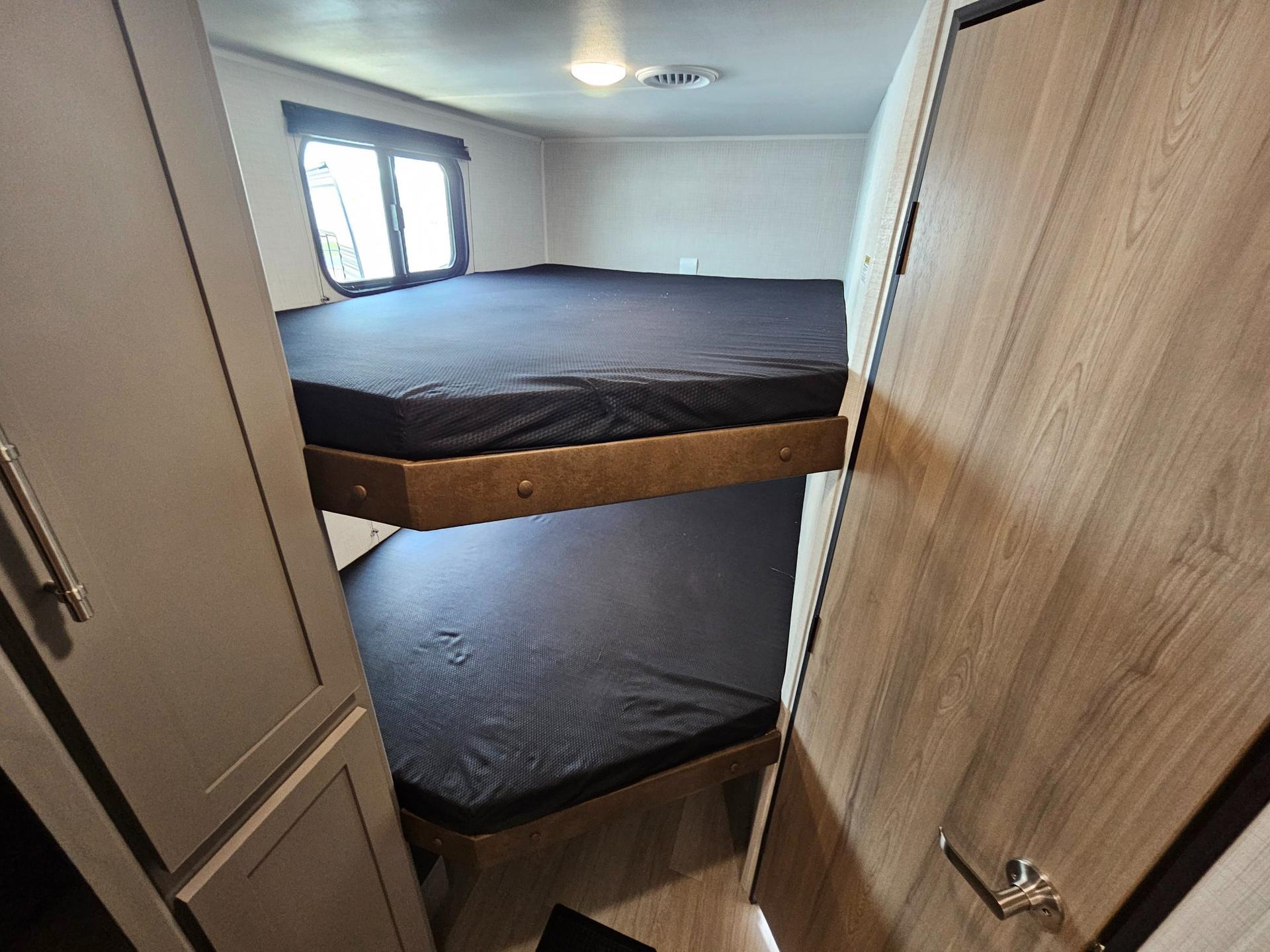 2027 Keystone RV 2027 Keystone RV Hideout - thumbnail 17