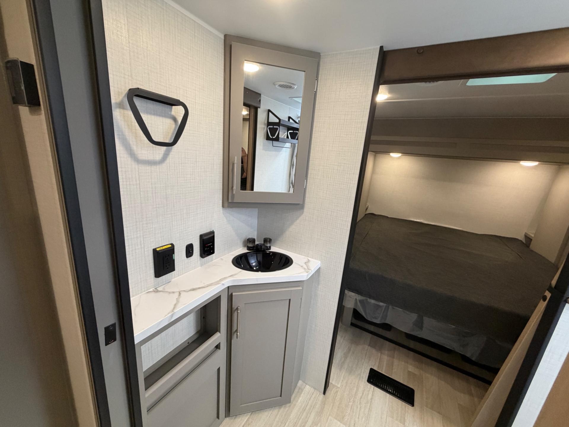 2027 Keystone RV 2027 Keystone RV Hideout - thumbnail 18