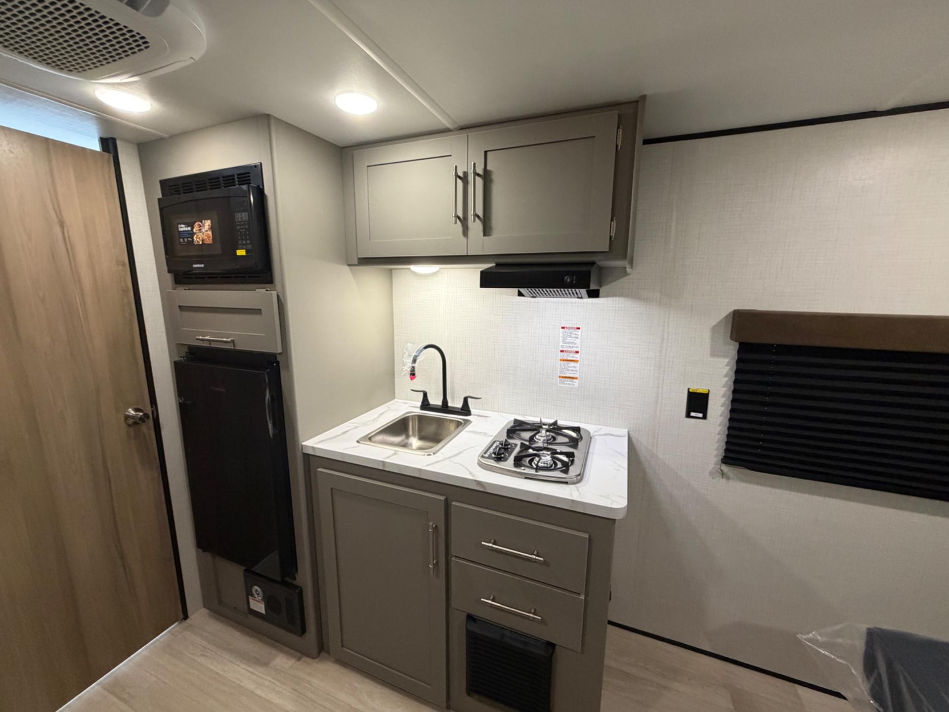 2027 Keystone RV 2027 Keystone RV Hideout - thumbnail 7