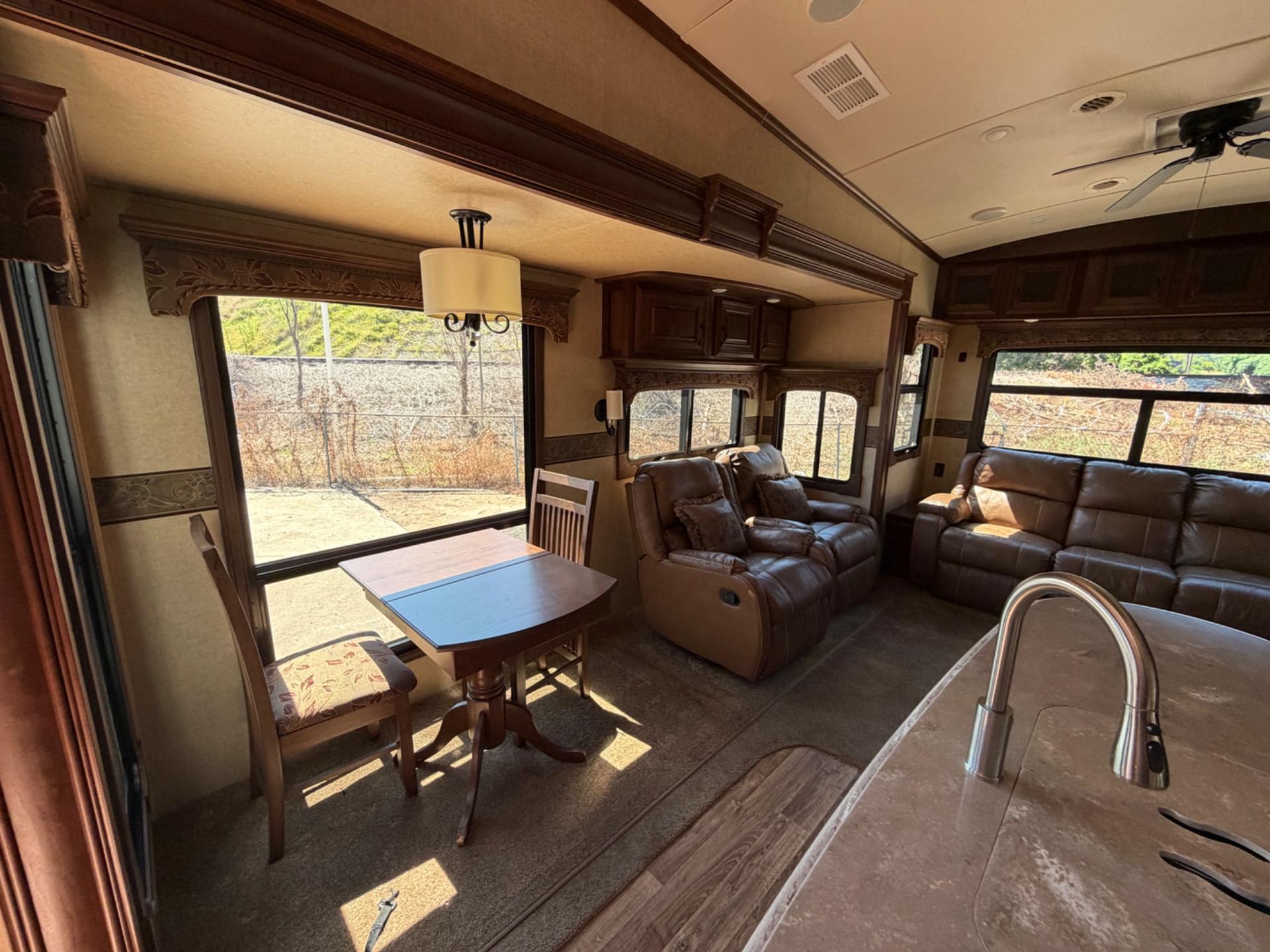 2015 Jayco 2015 Jayco Pinnacle - thumbnail 6